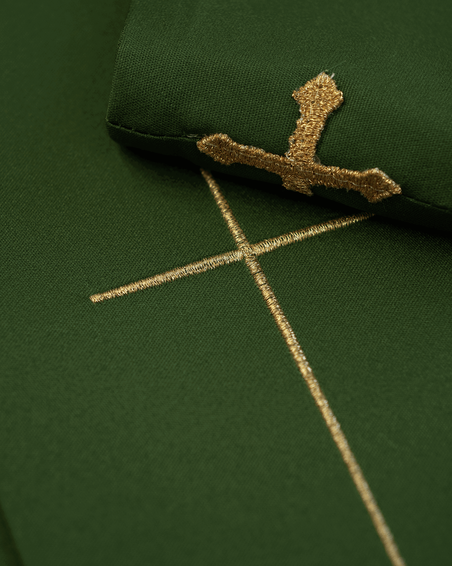 Green chasuble decorated with 500 stones with narrow band