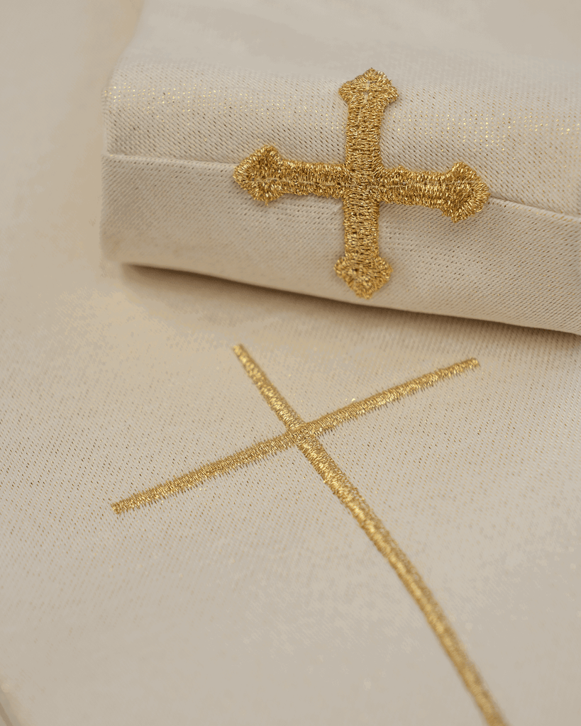 Gold chasuble embroidered with the motif of the Heart of Jesus and the Chalice