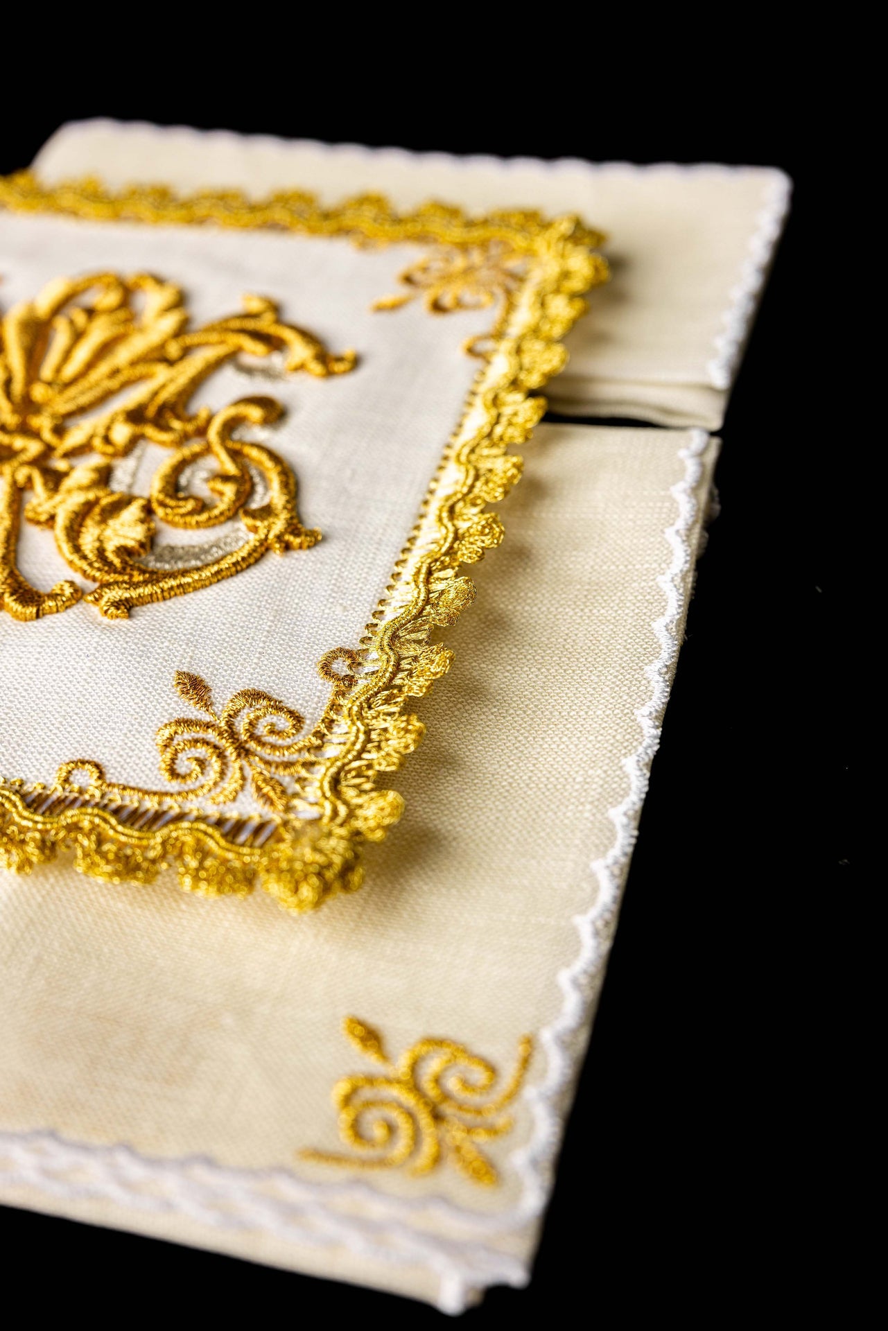 Marian embroidered chalice linen Gold embellishments LEN