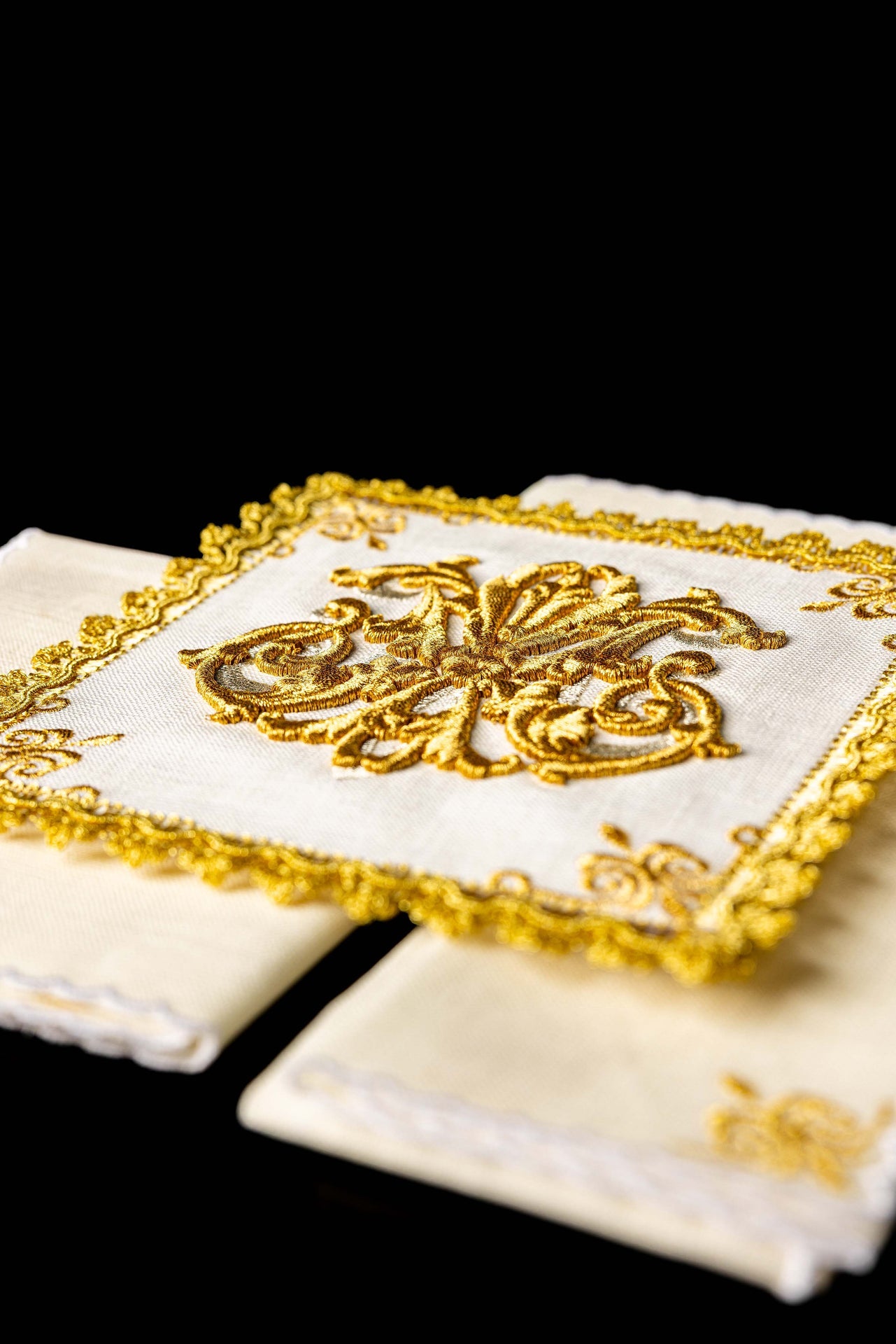 Marian embroidered chalice linen Gold embellishments LEN