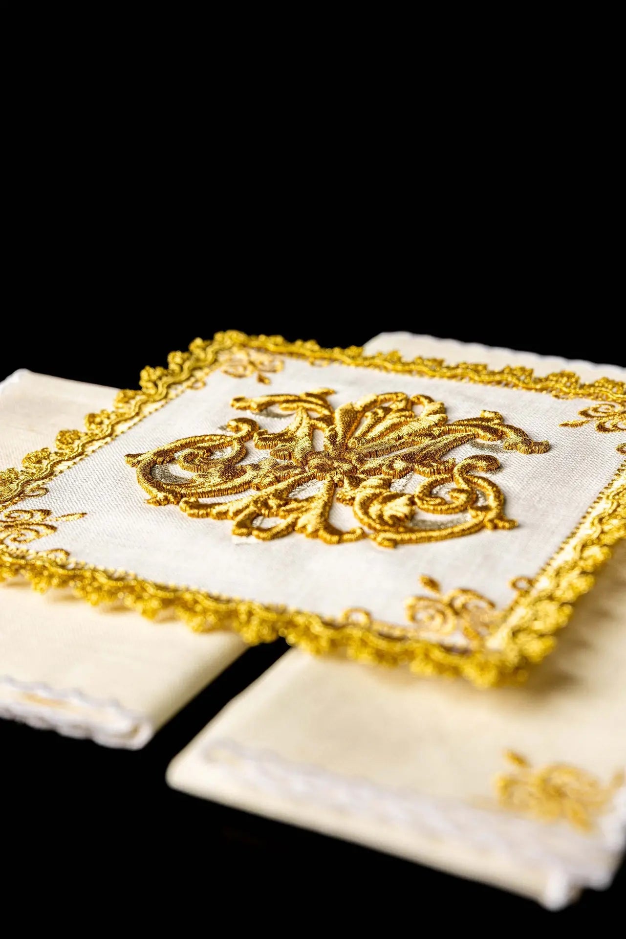 Marian embroidered chalice linen Gold embellishments LEN