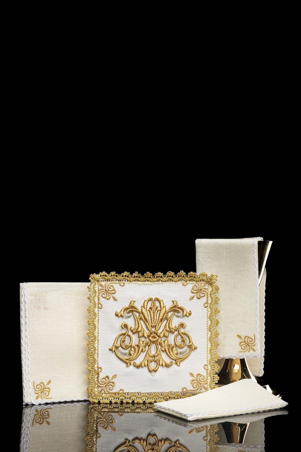 Bielizna kielichowa haftowana Maryjna Złote zdobienia LEN - ORNATY.PL