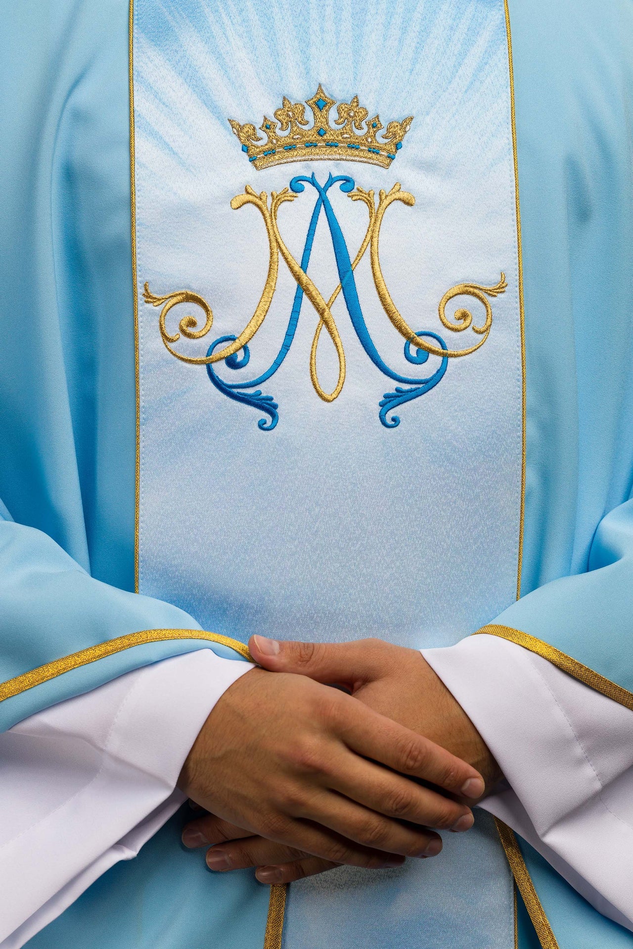 Blue Marian liturgical chasuble with sublimated and embroidered belt