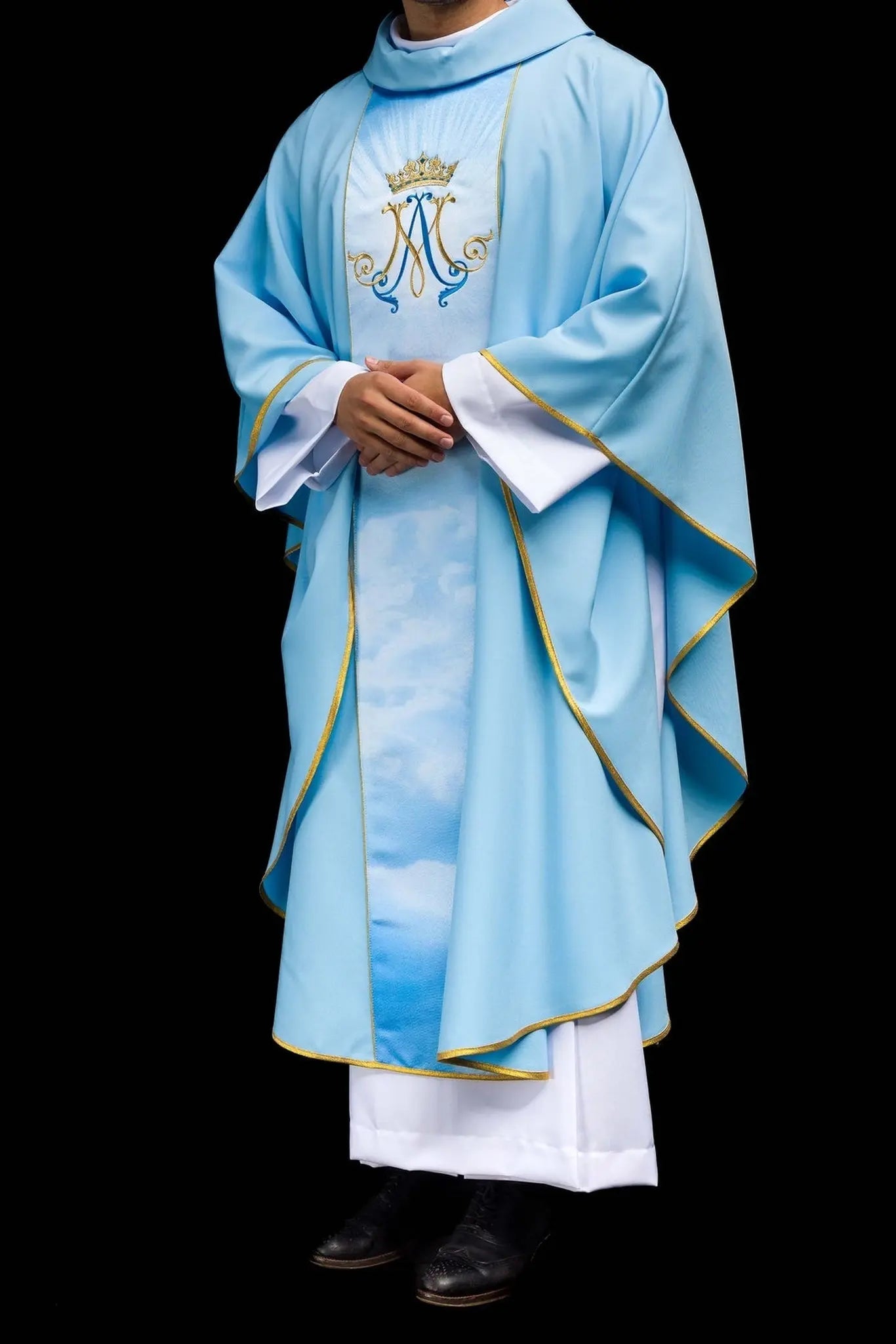Blue Marian liturgical chasuble with sublimated and embroidered belt