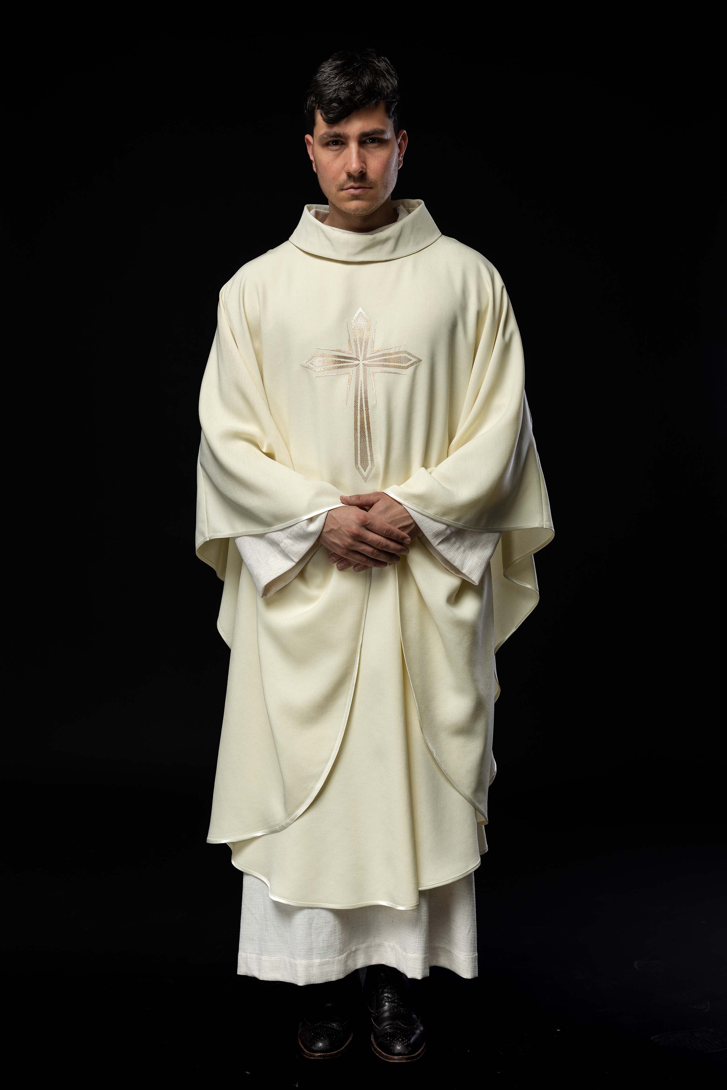 Embroidered chasuble with the pattern of the Cross ecru colour