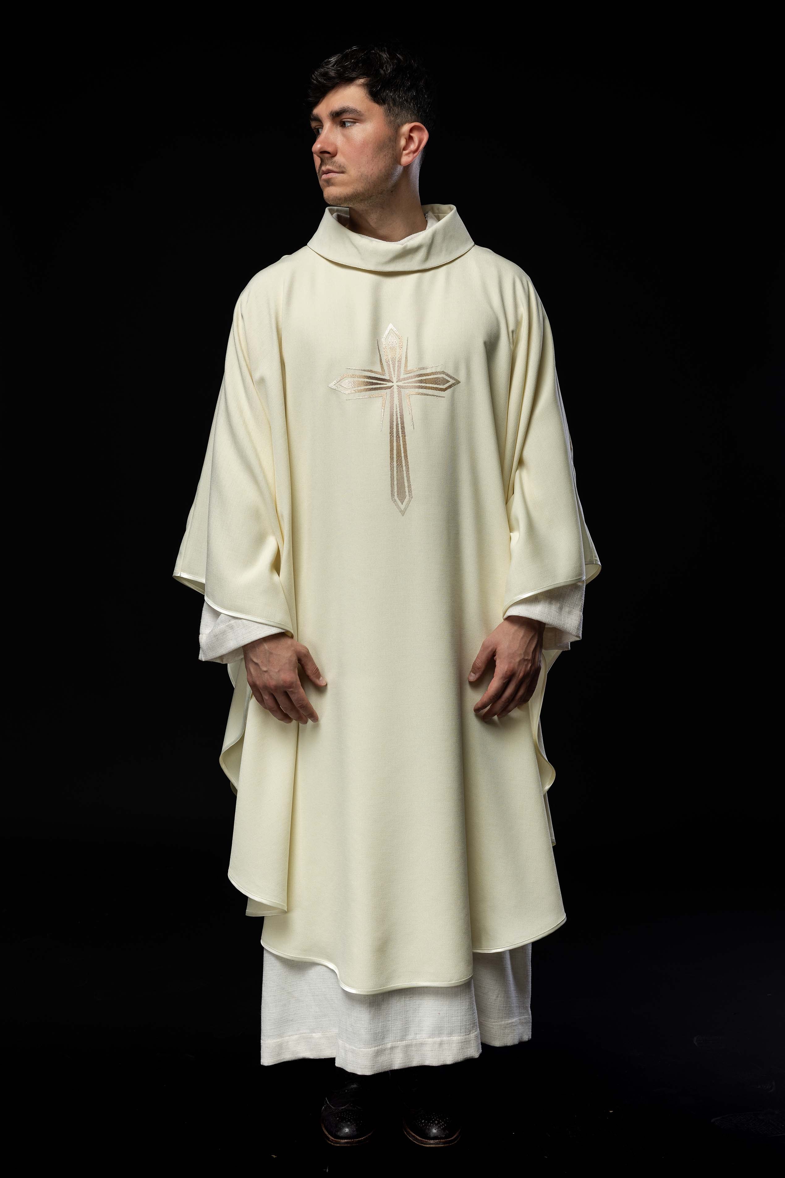 Embroidered chasuble with the pattern of the Cross ecru colour