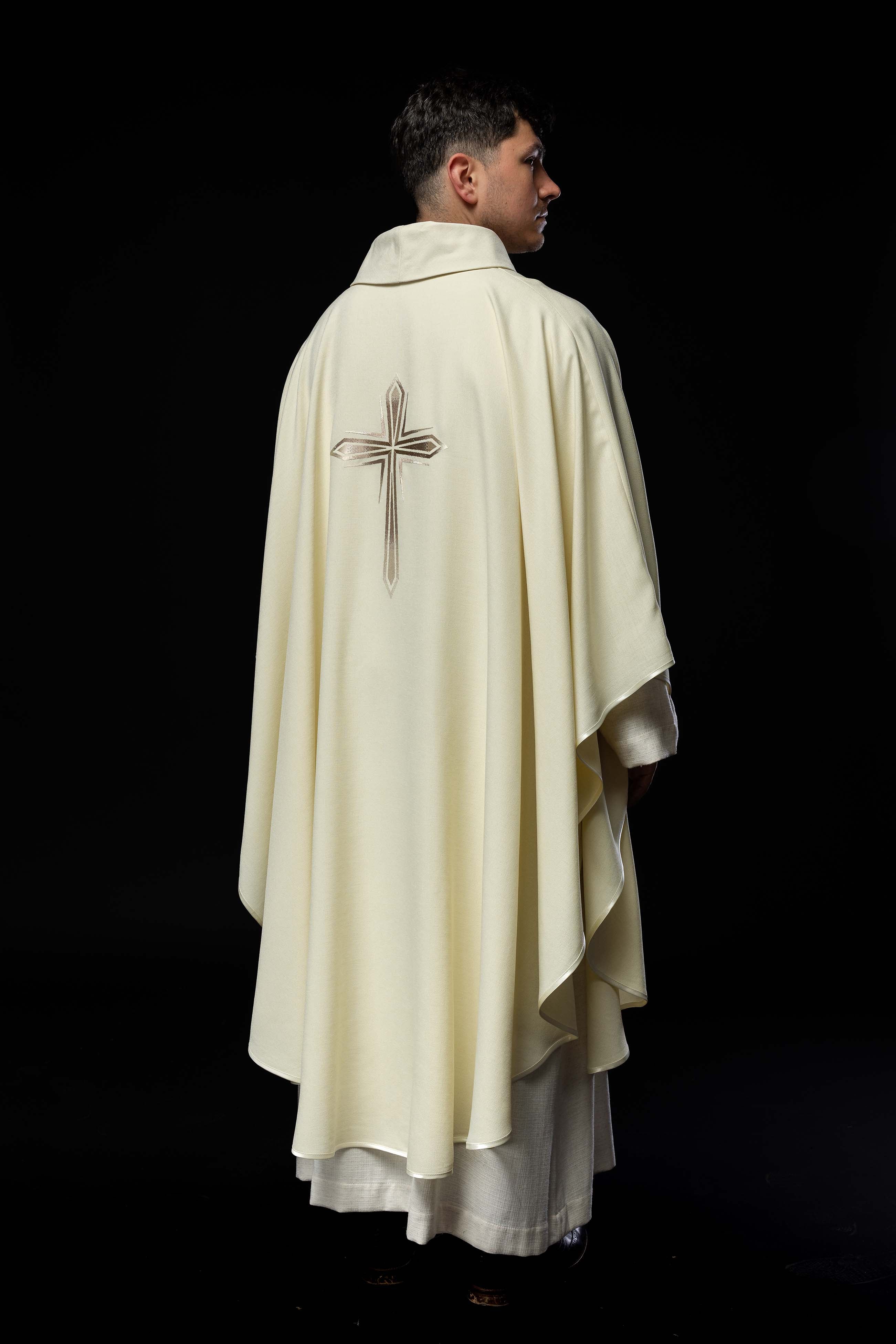 Embroidered chasuble with the pattern of the Cross ecru colour