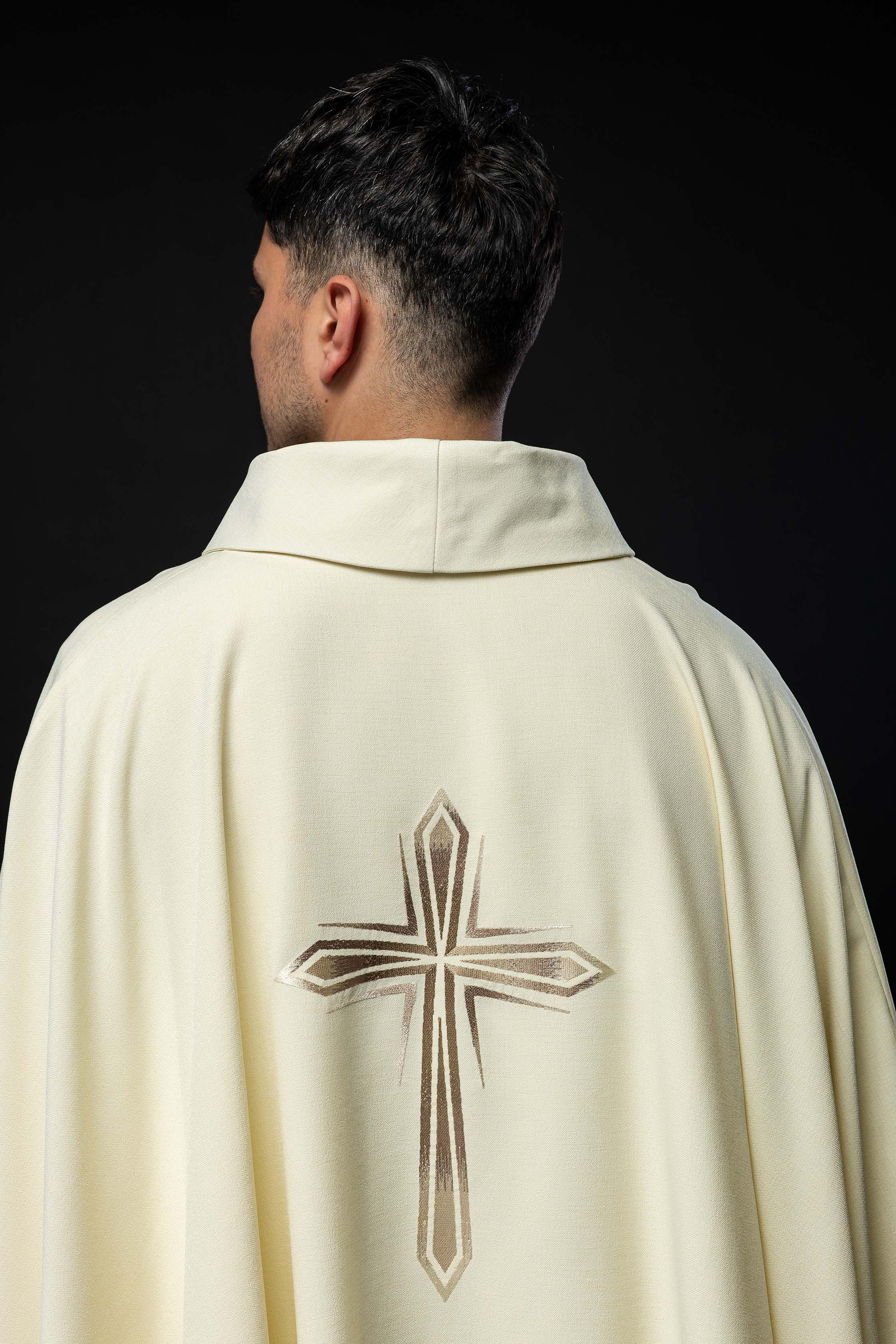 Embroidered chasuble with the pattern of the Cross ecru colour