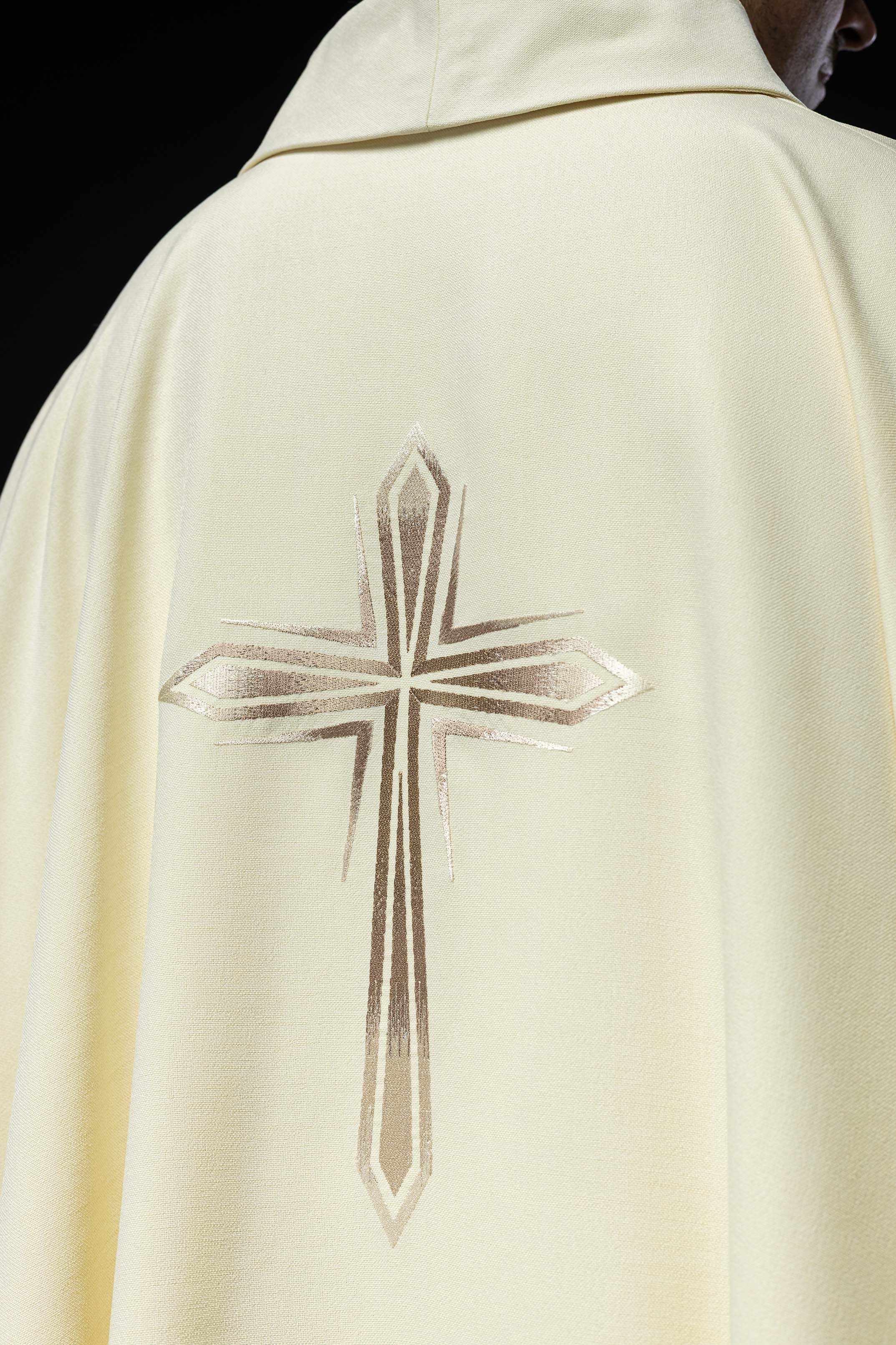 Embroidered chasuble with the pattern of the Cross ecru colour
