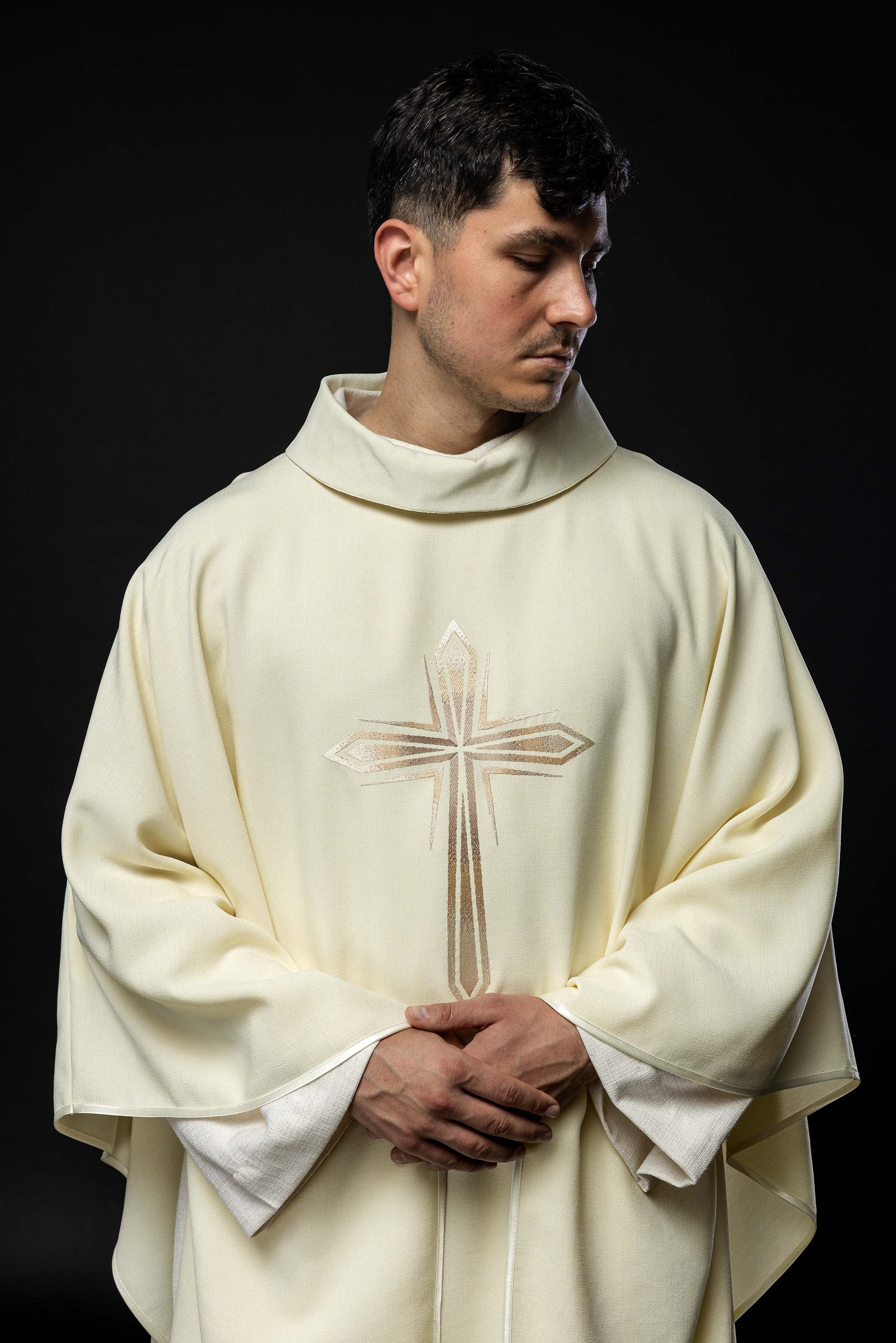 Embroidered chasuble with the pattern of the Cross ecru colour