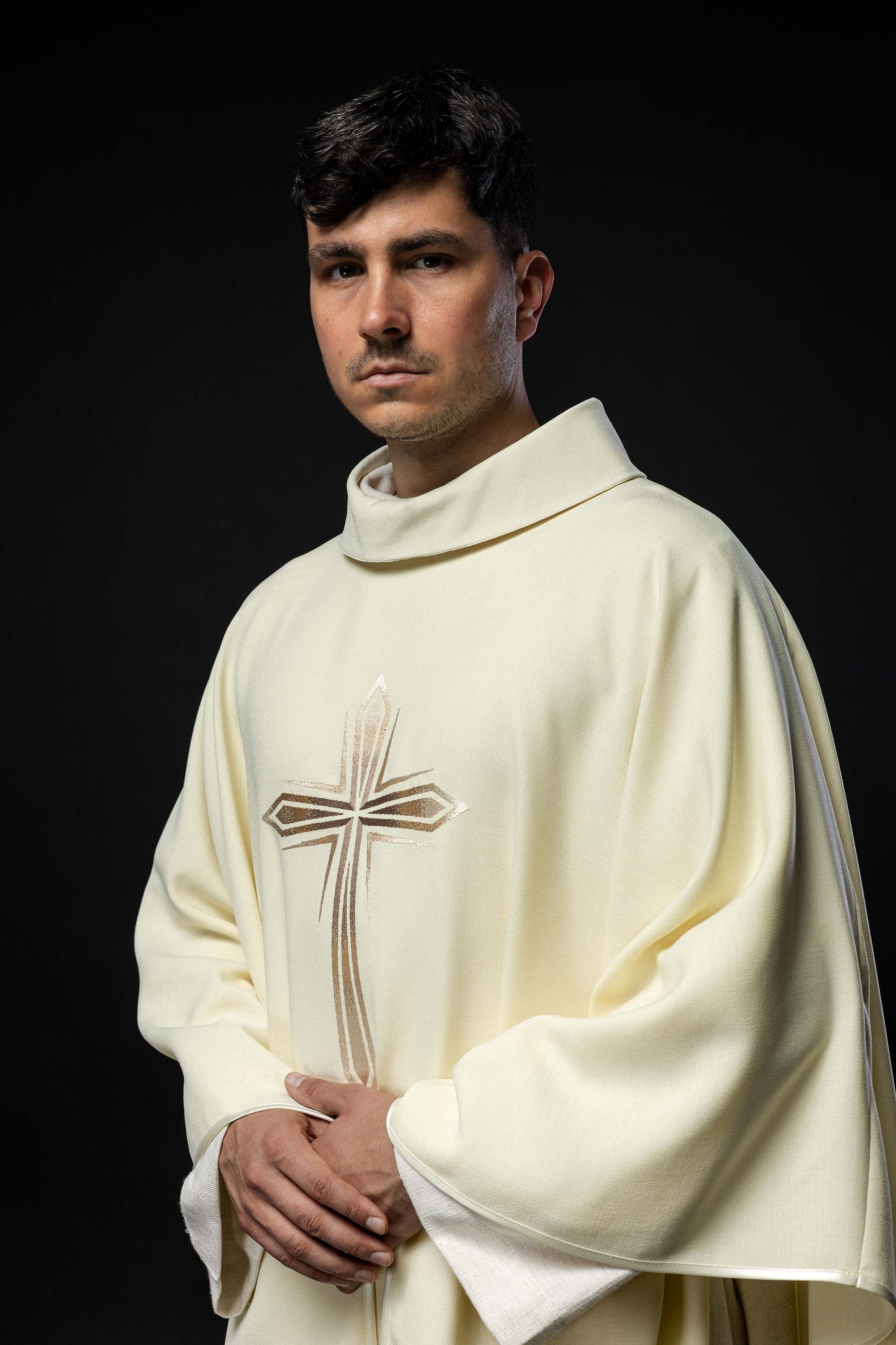 Embroidered chasuble with the pattern of the Cross ecru colour