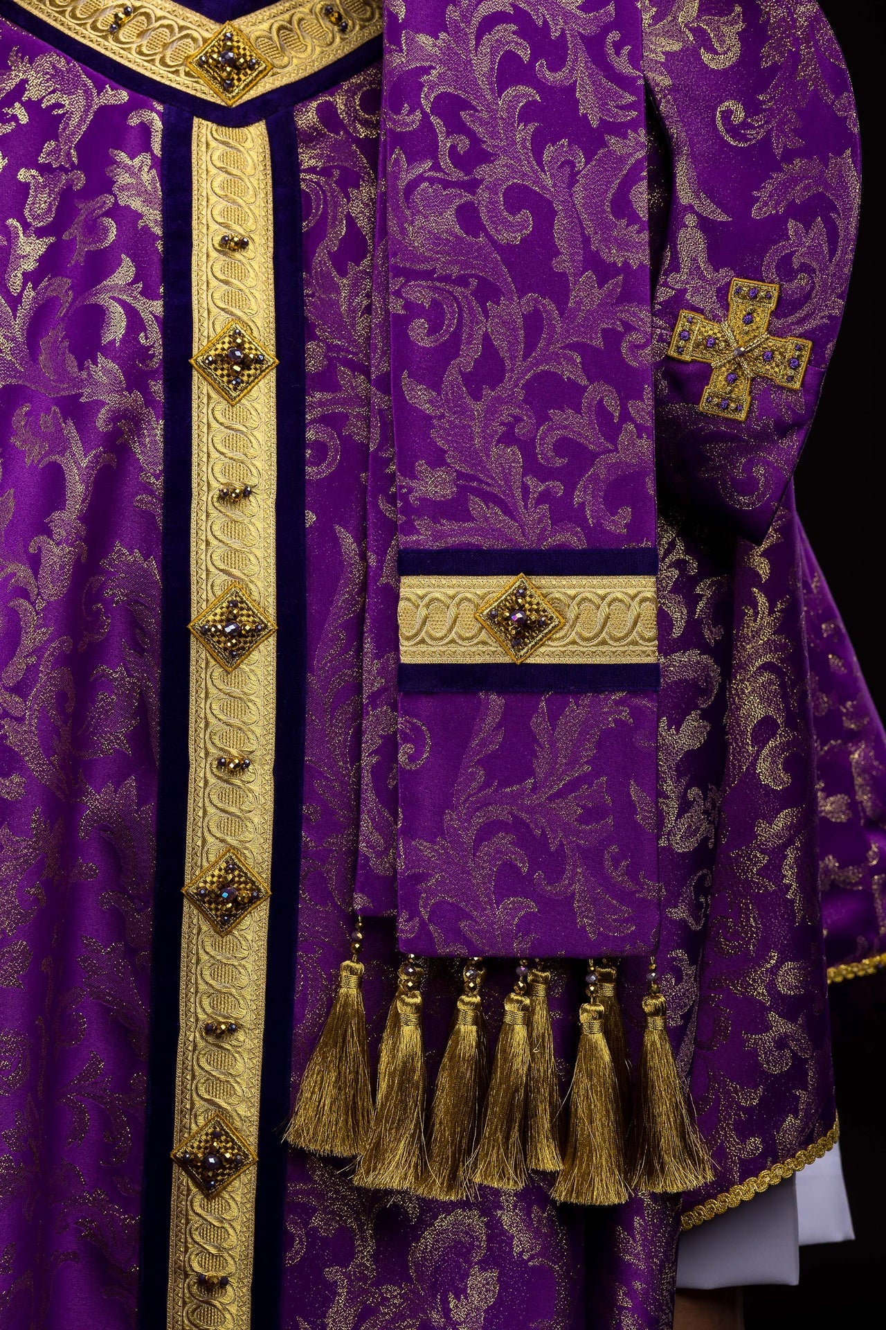 Ręcznie wykonany ornat z naturalnymi kamieniami Handmade 7003