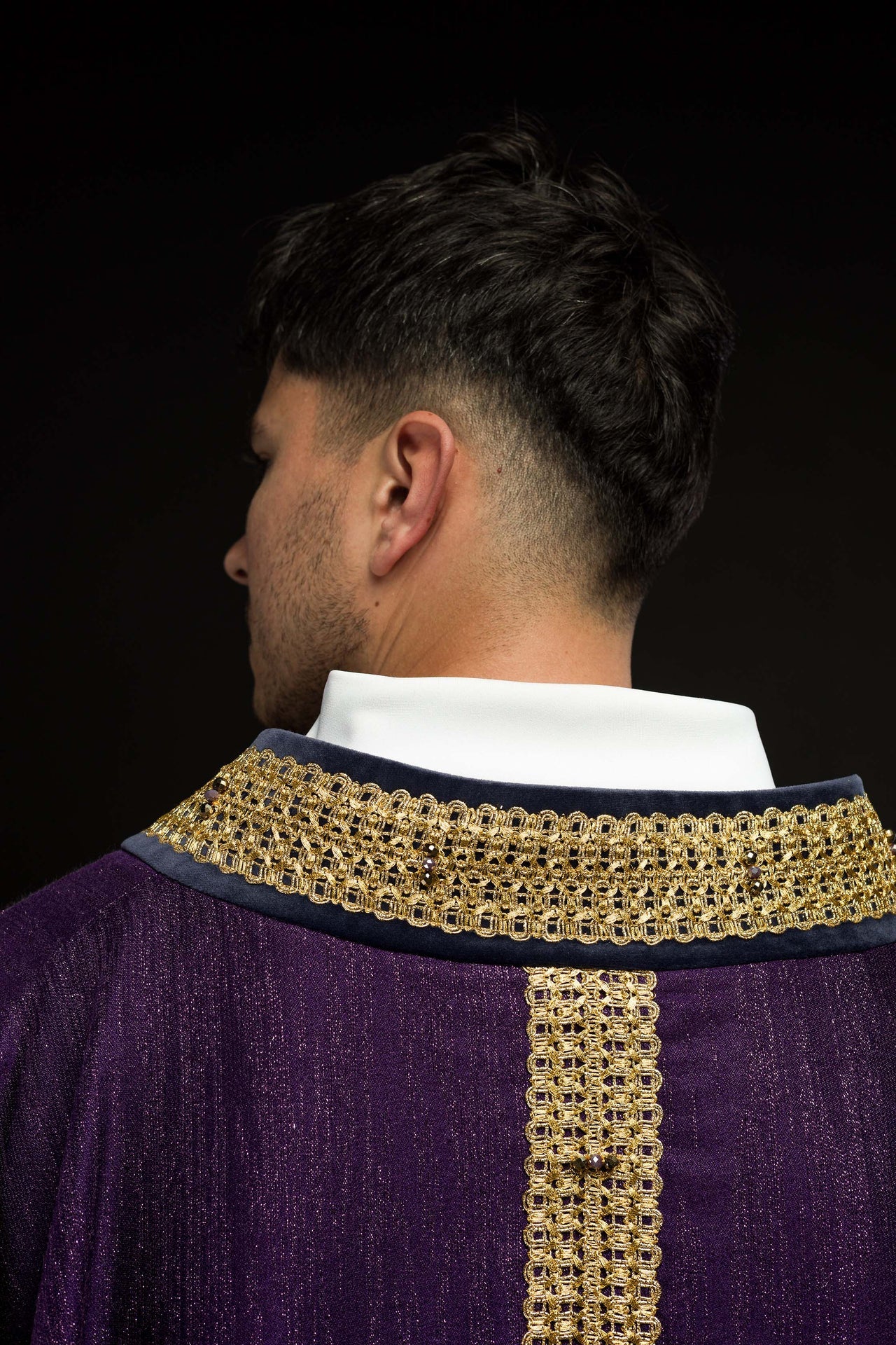 Ręcznie wykonany ornat z naturalnymi kamieniami Handmade 7015 Fioletowy - ORNATY.PL