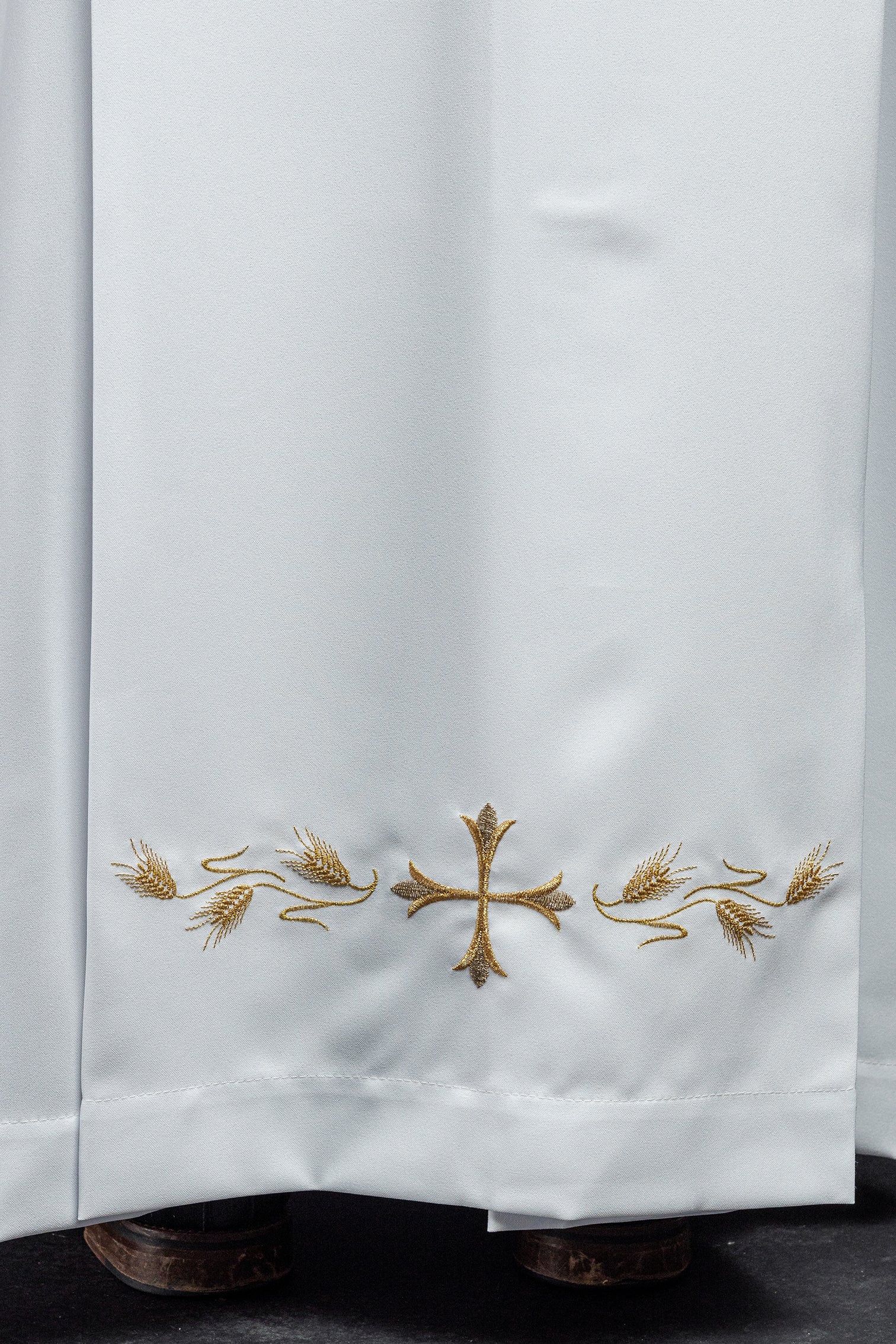 Plain priest's robe with turtleneck and cross embroidery White