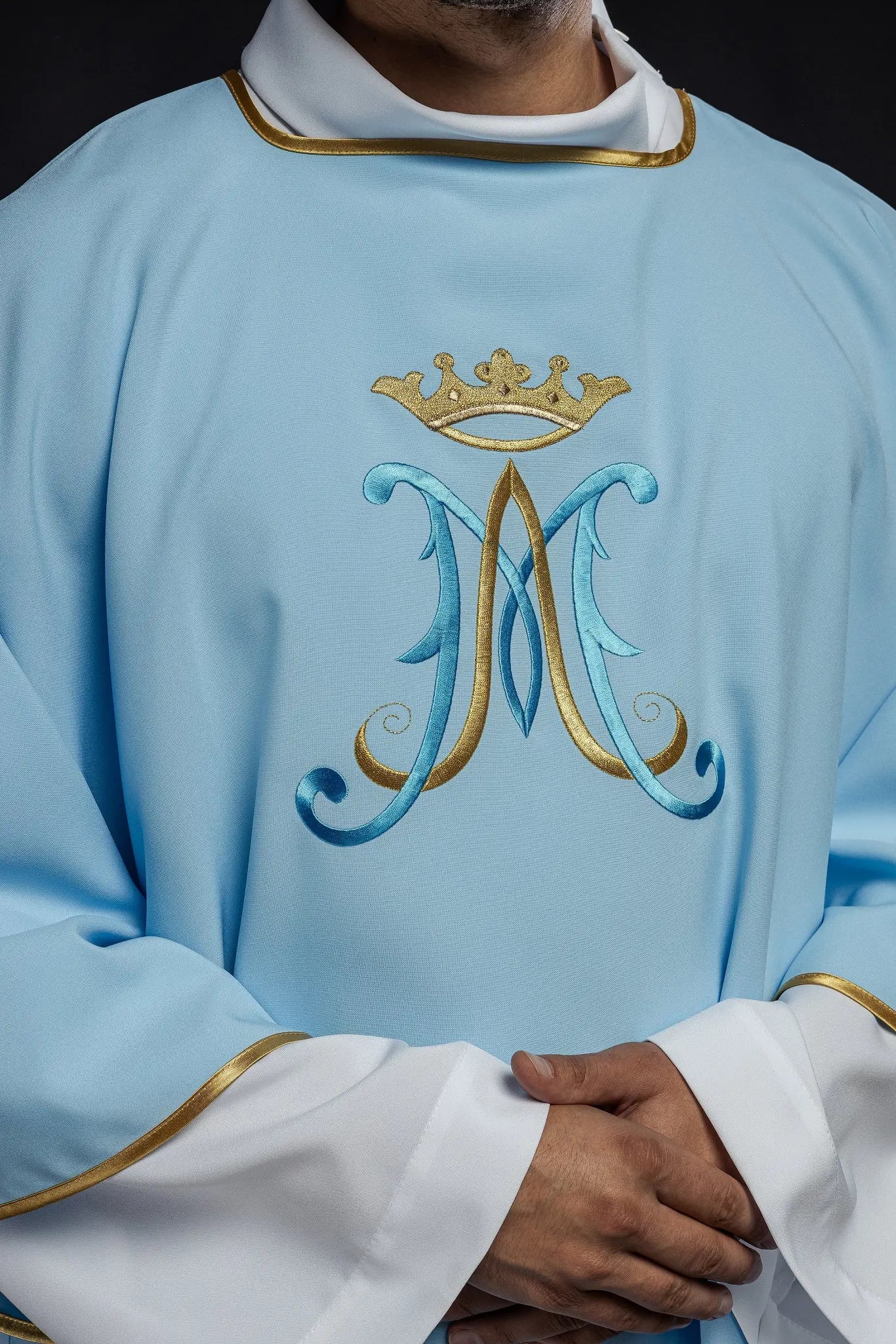 Dalmatica with Marian embroidery blue