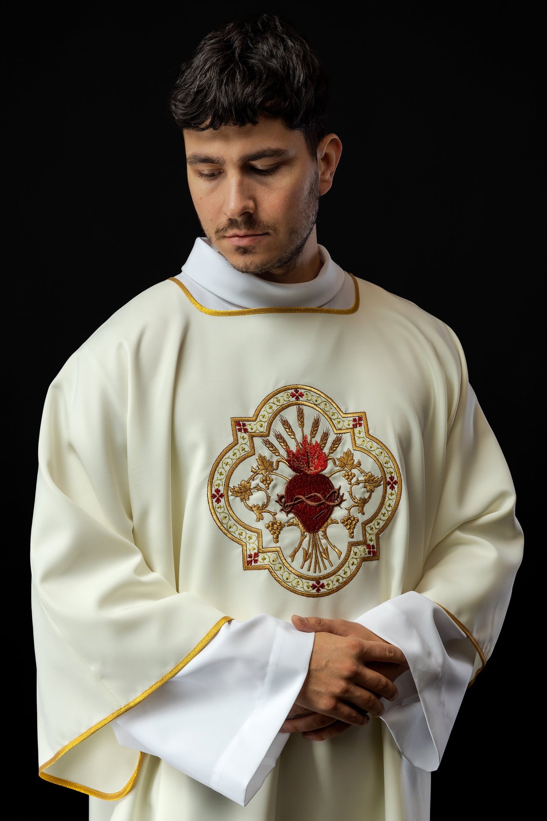 Dalmatica with the motif of the Heart of Jesus and the Eucharistic Chalice