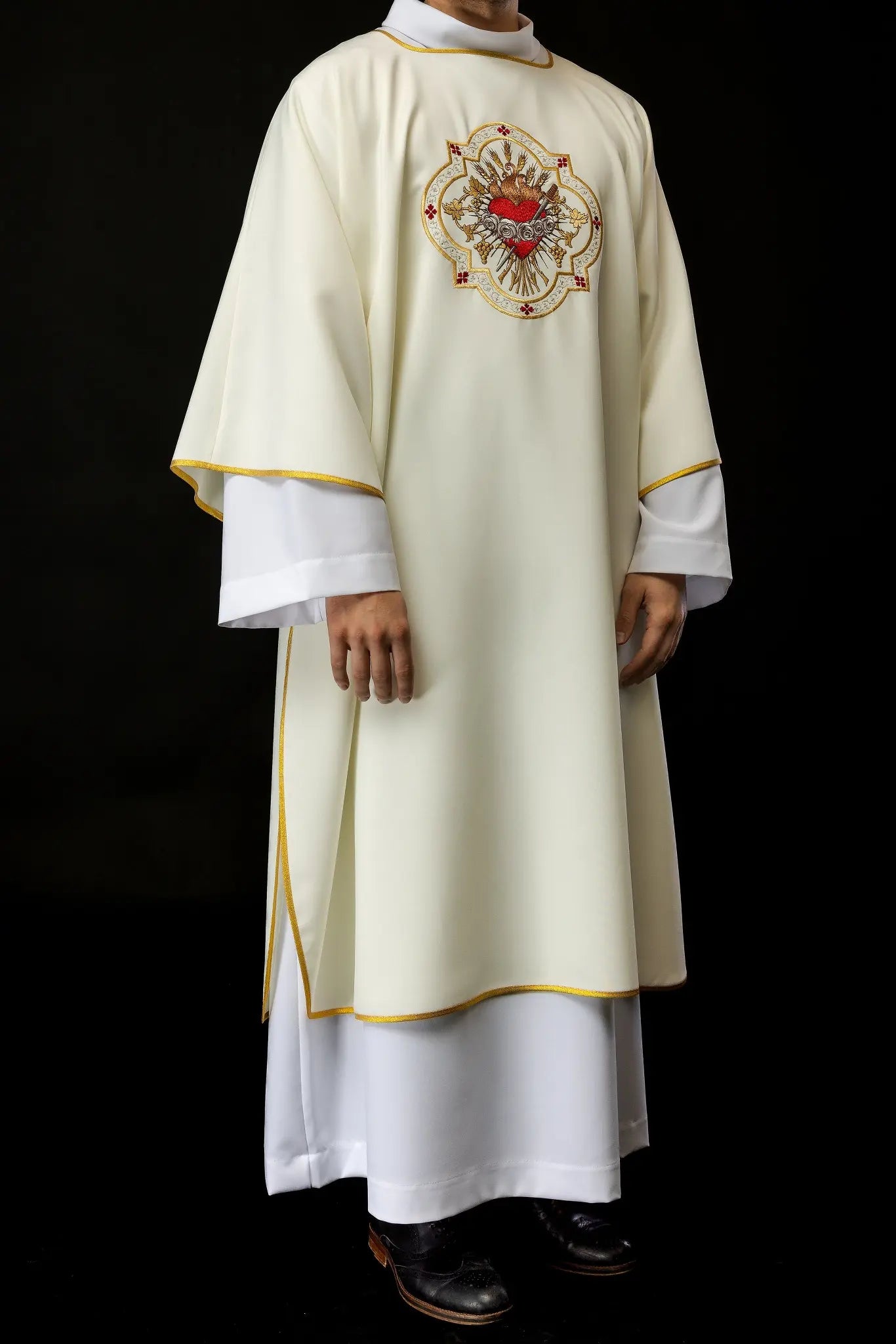 Dalmatica with Heart of Mary motif