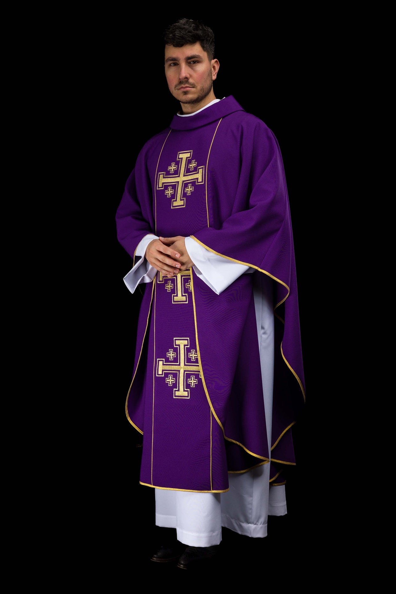 Ornat haftowany fioletowy z pasem krzyże jerozolimskie - ORNATY.PL