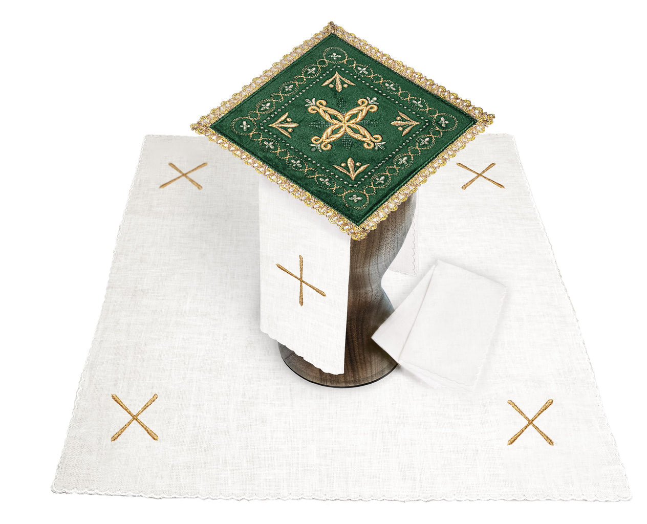 Chalice linen made of velvet with gold embroidery