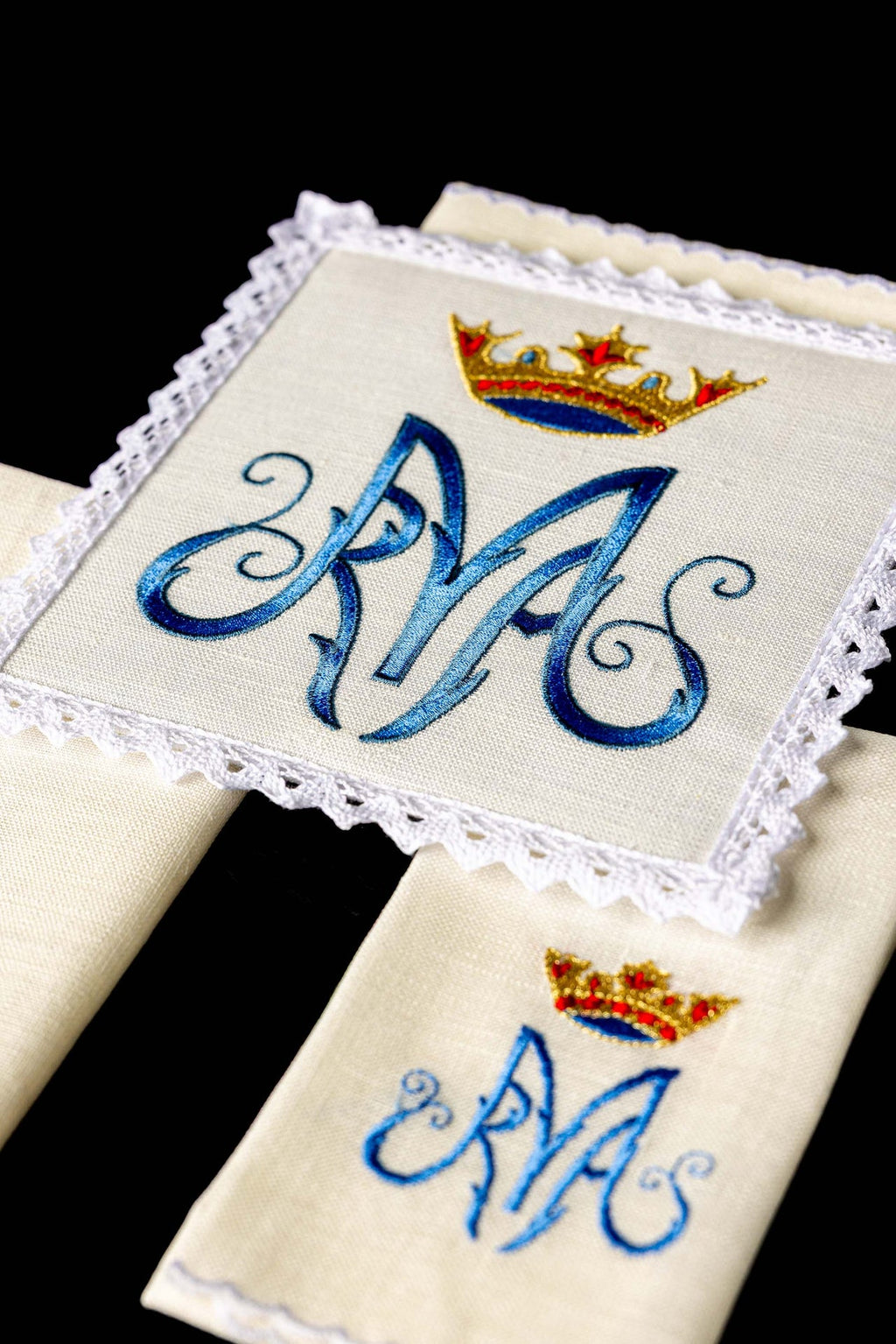 Linen chalice linen with a Marian motif