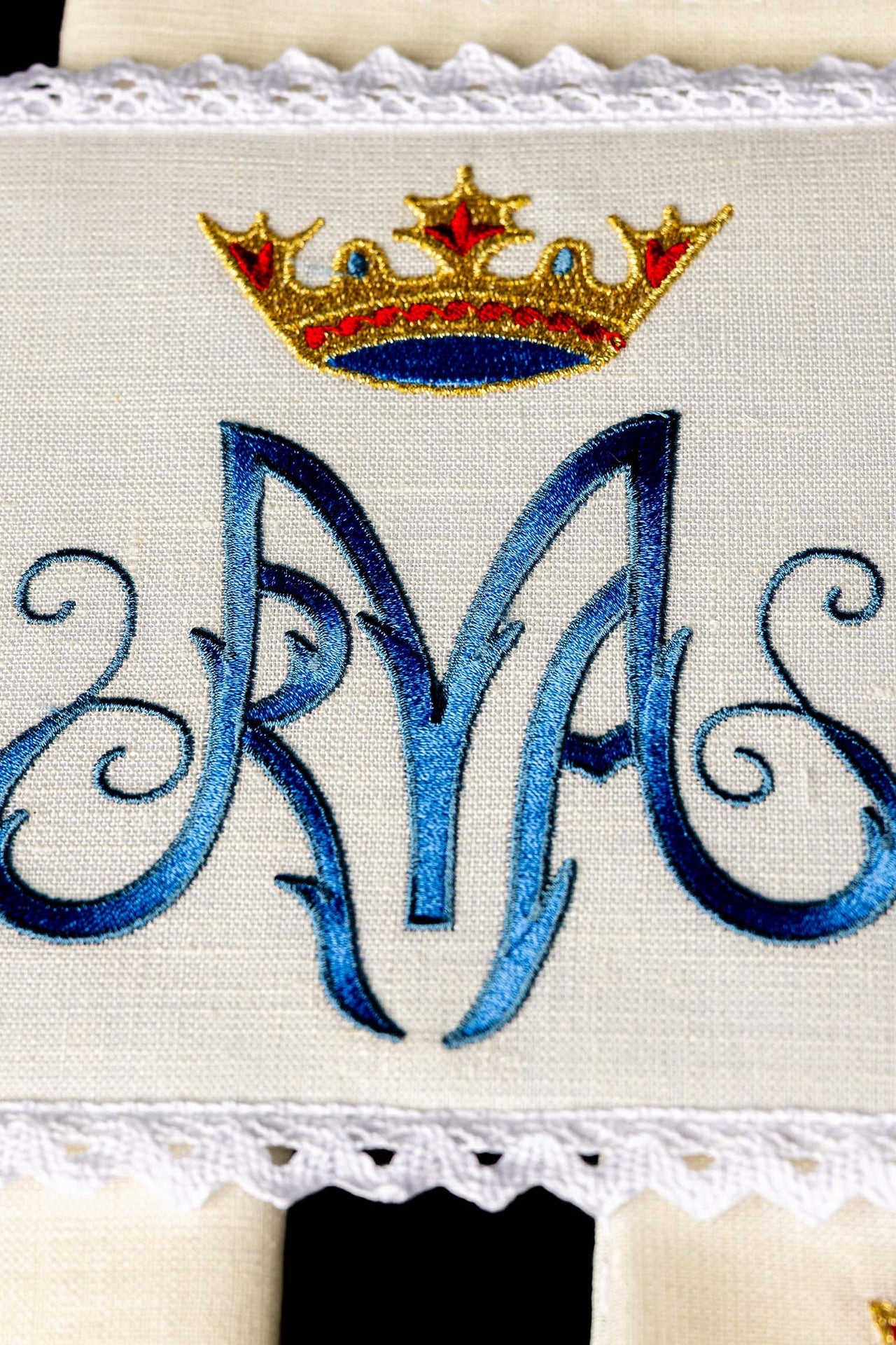 Linen chalice linen with a Marian motif