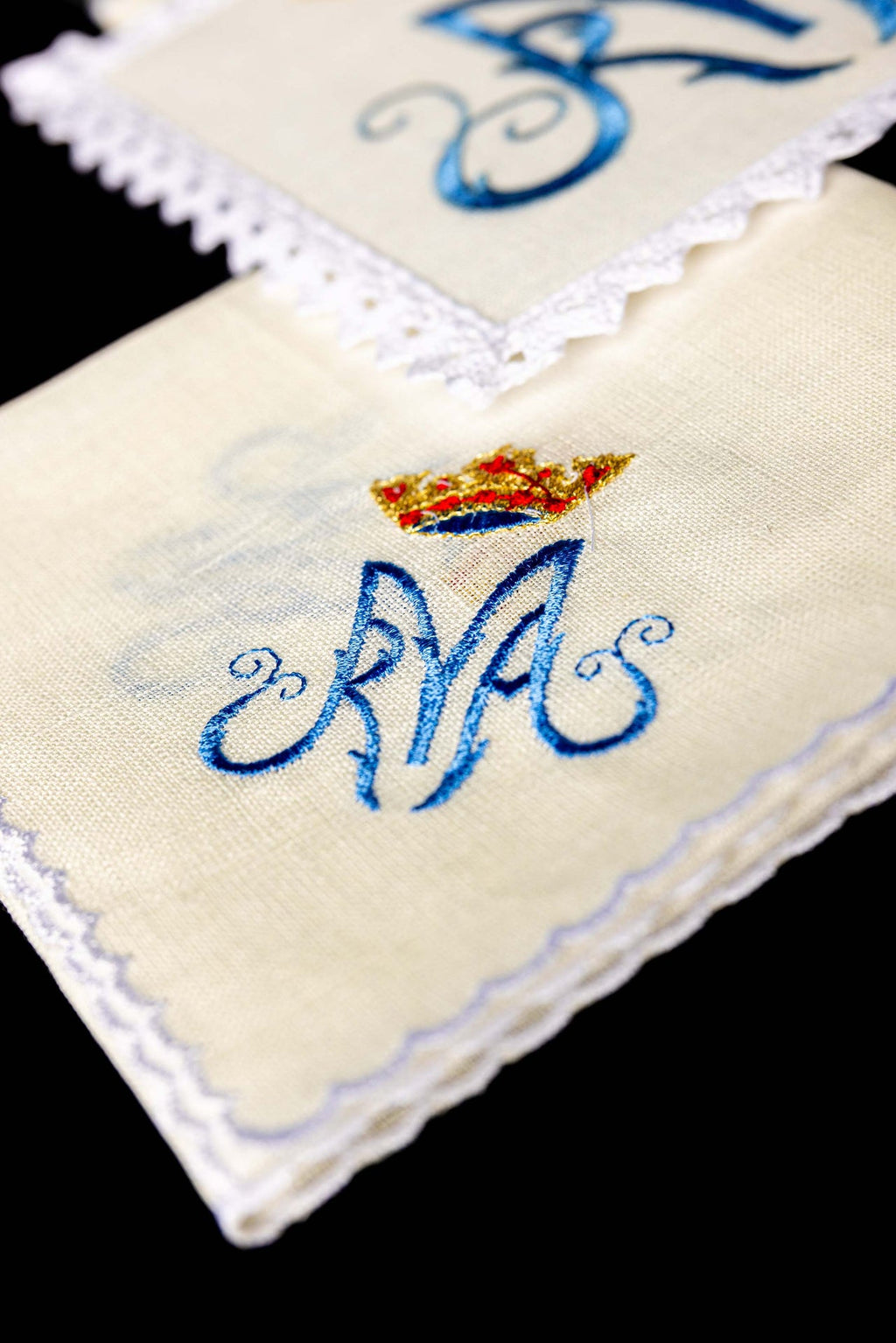 Linen chalice linen with a Marian motif