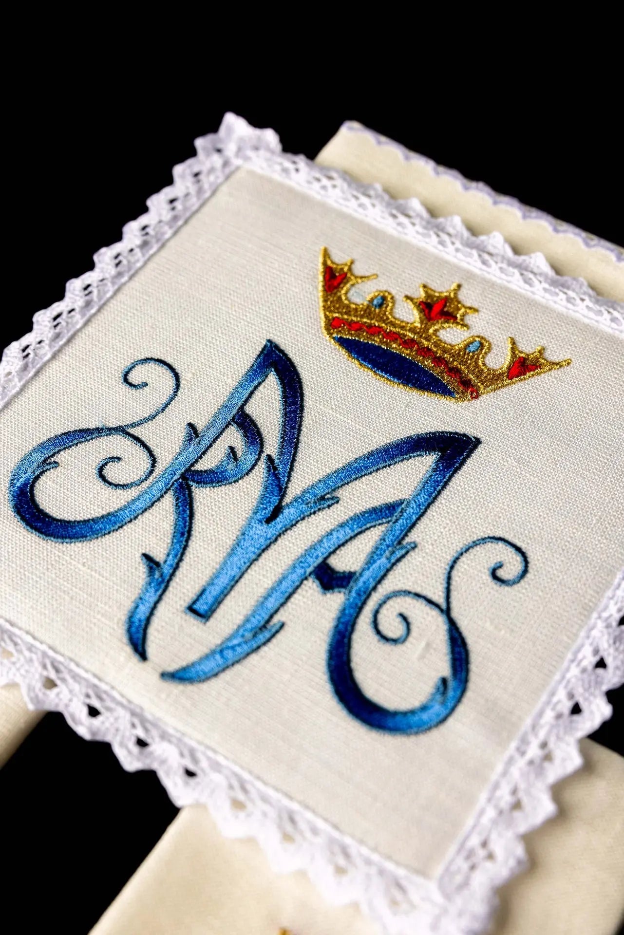 Linen chalice linen with a Marian motif