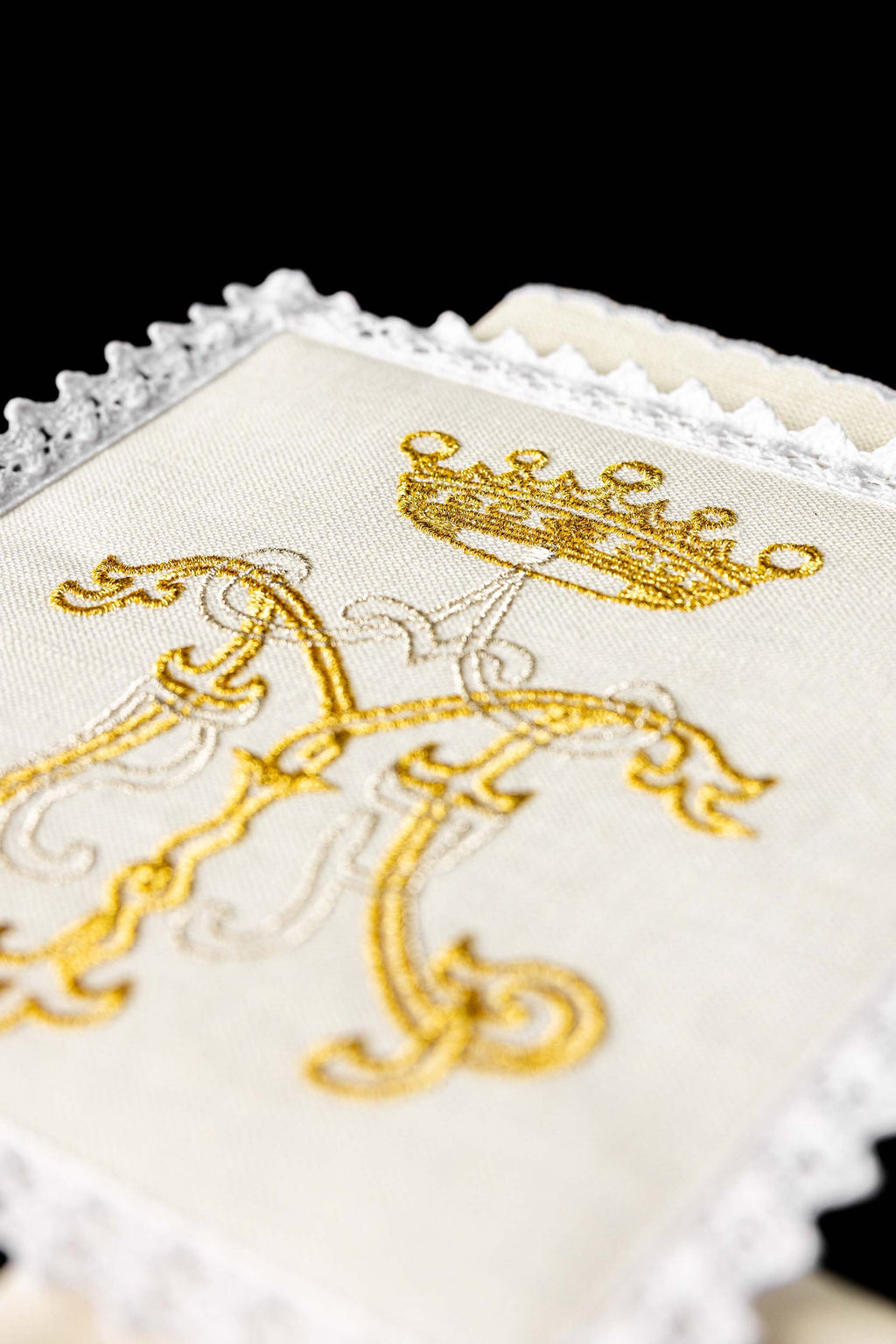 Linen chalice linen with gold Marian embroidery