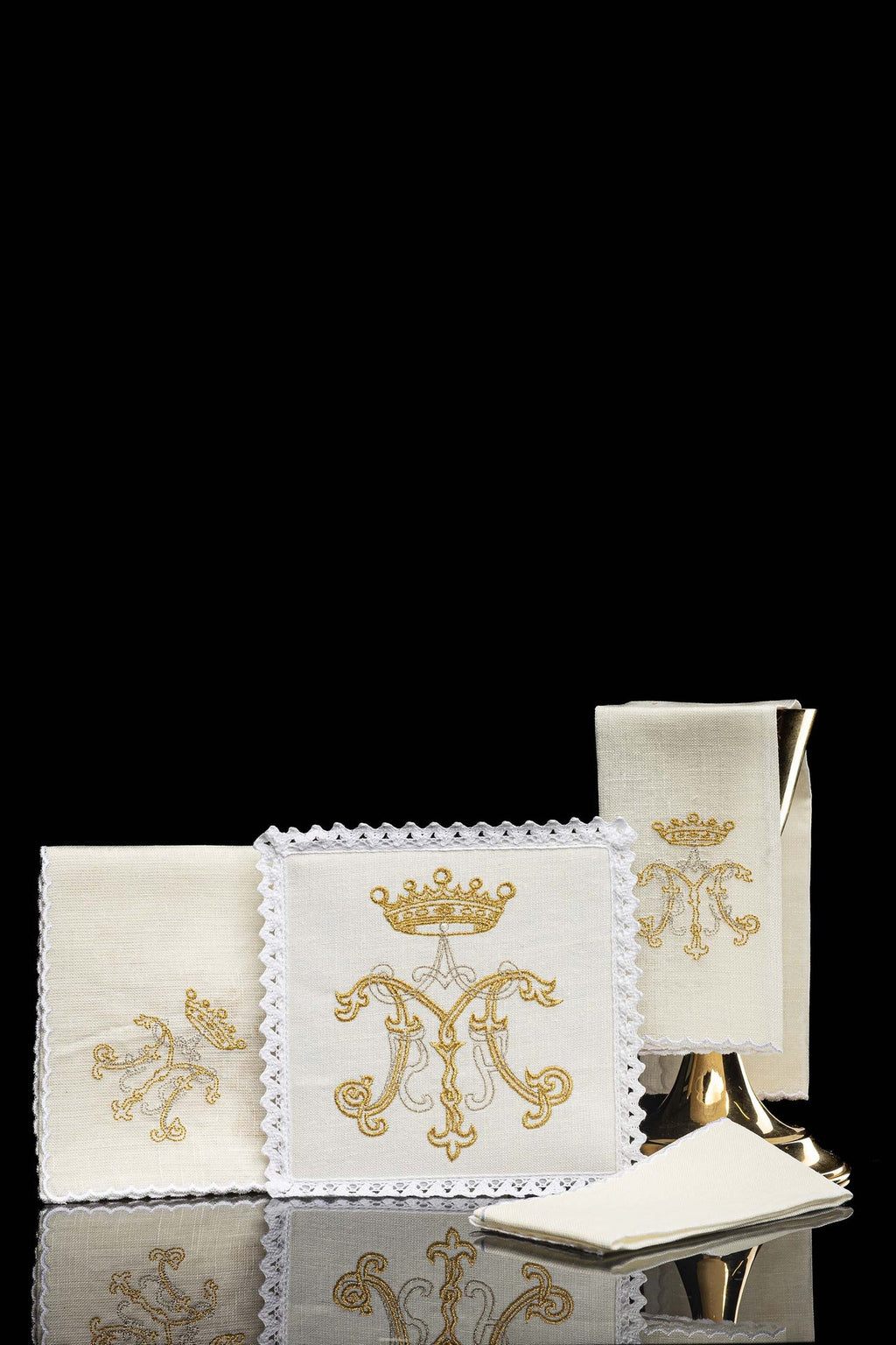 Linen chalice linen with gold Marian embroidery
