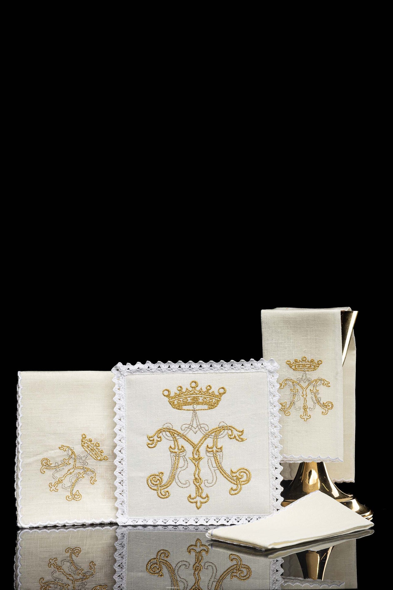 Linen chalice linen with gold Marian embroidery