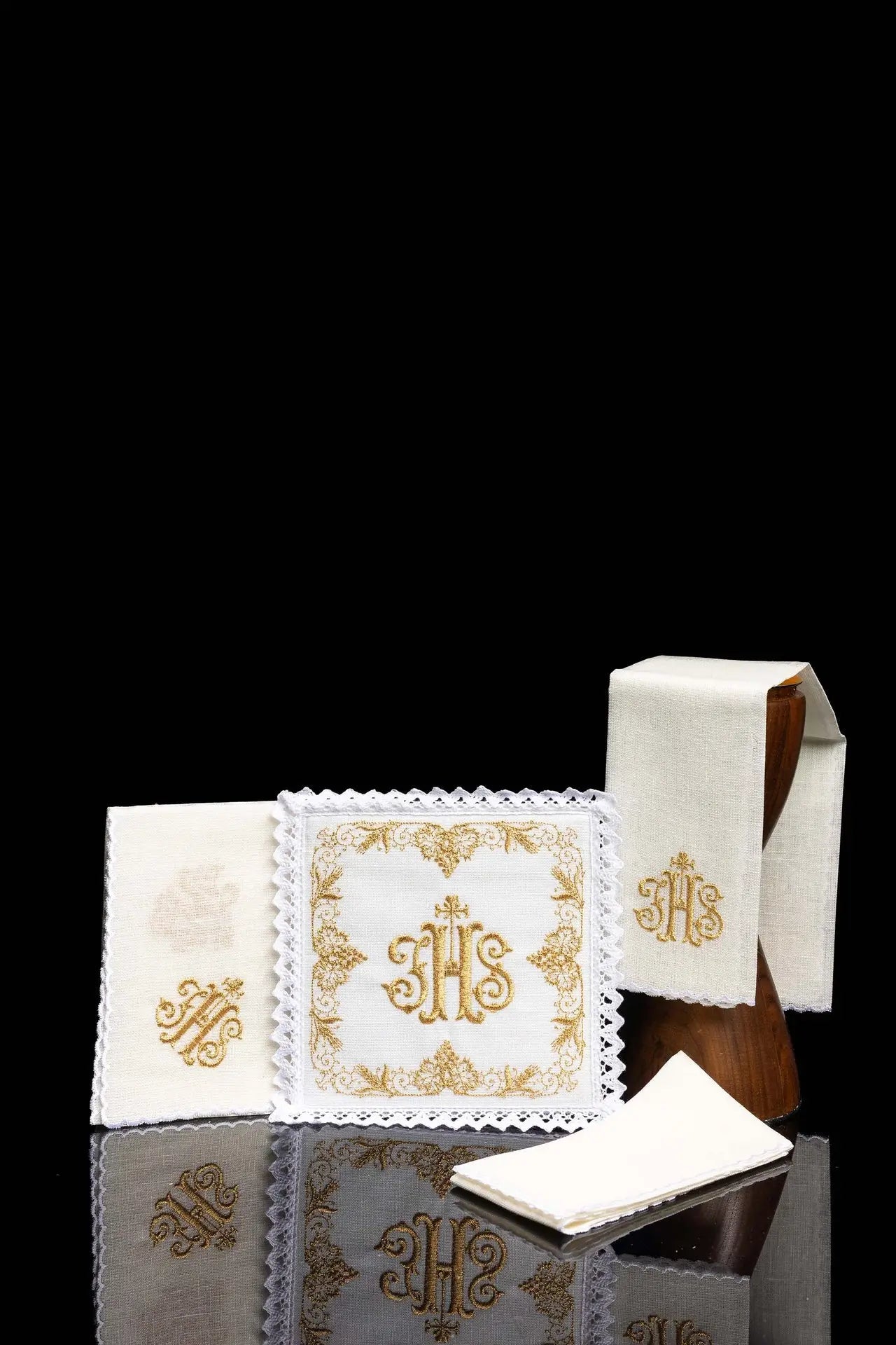Richly decorated linen chalice linen IHS