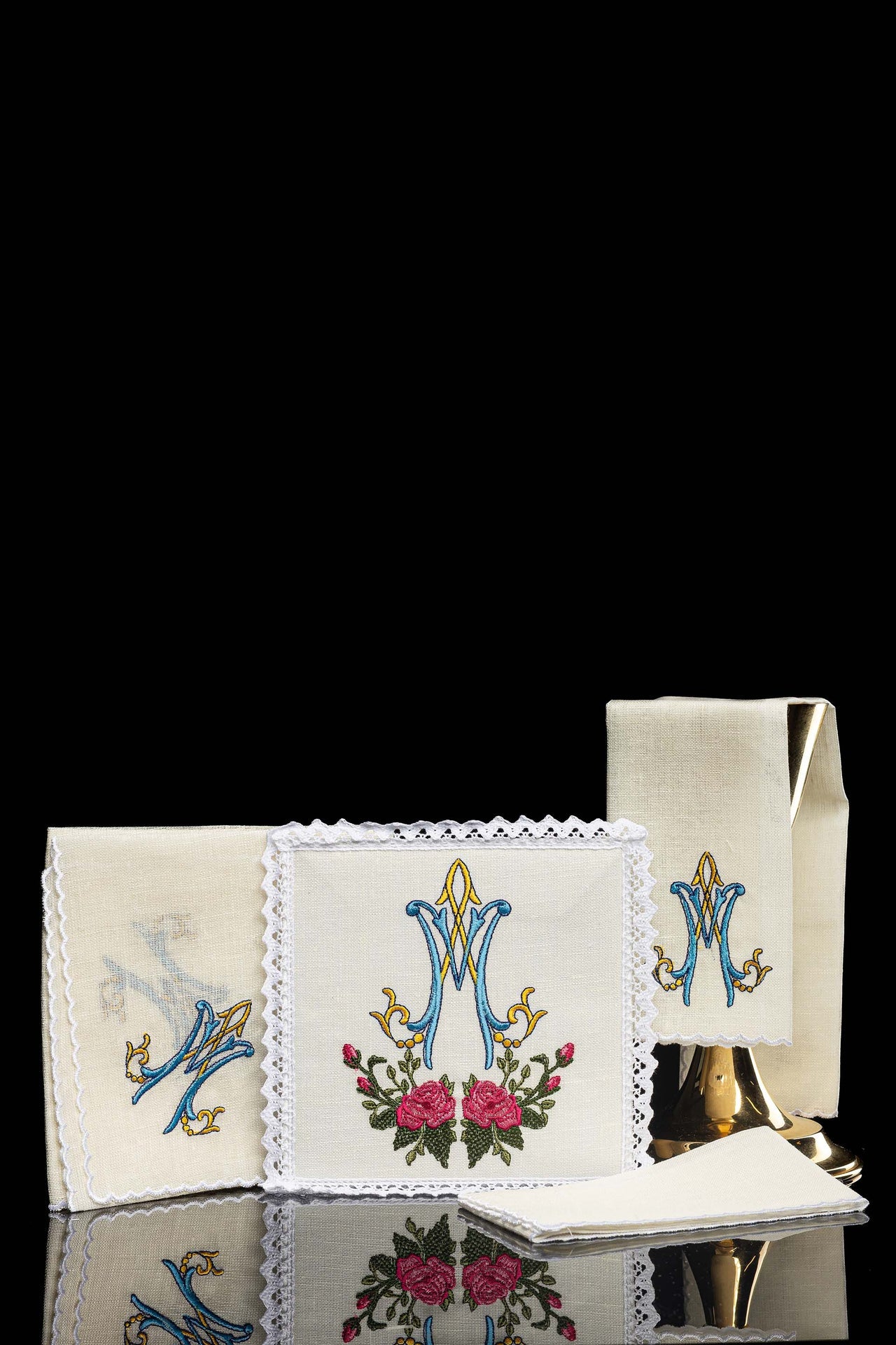 Linen chalice linen with colourful Marian embroidery