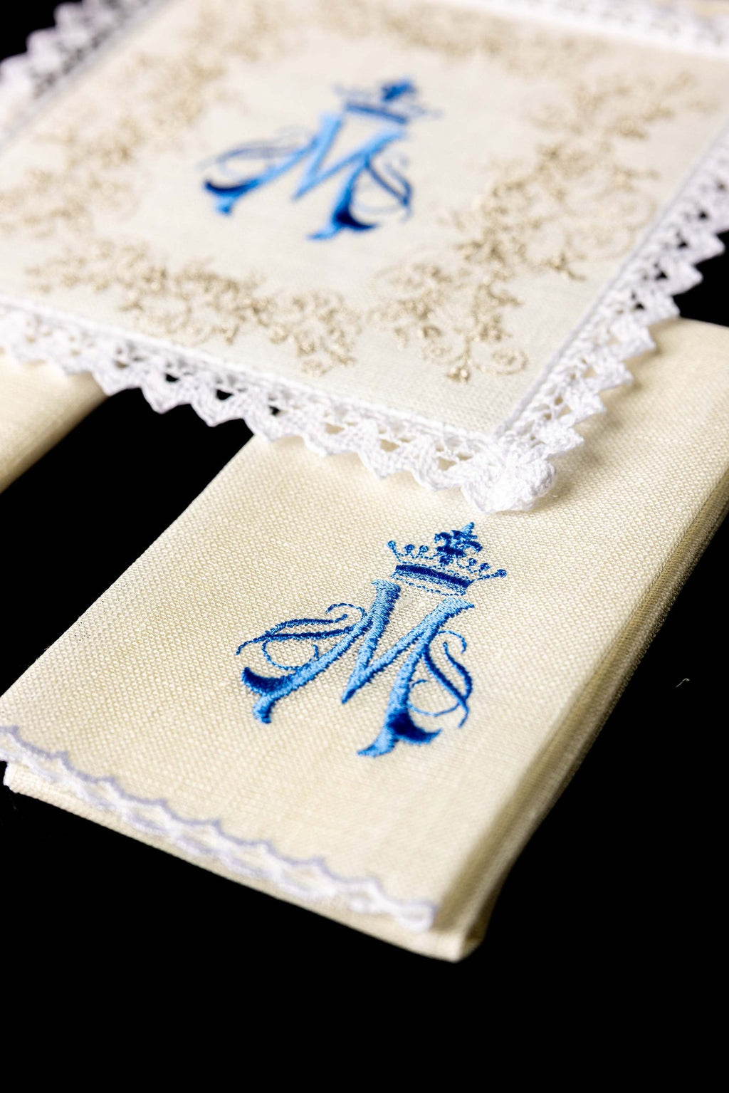 Marian embroidered linen chalice linen