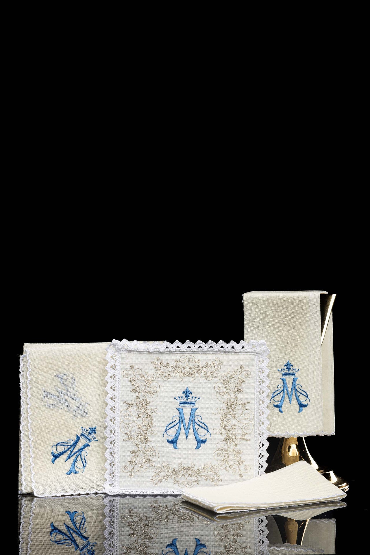 Marian embroidered linen chalice linen