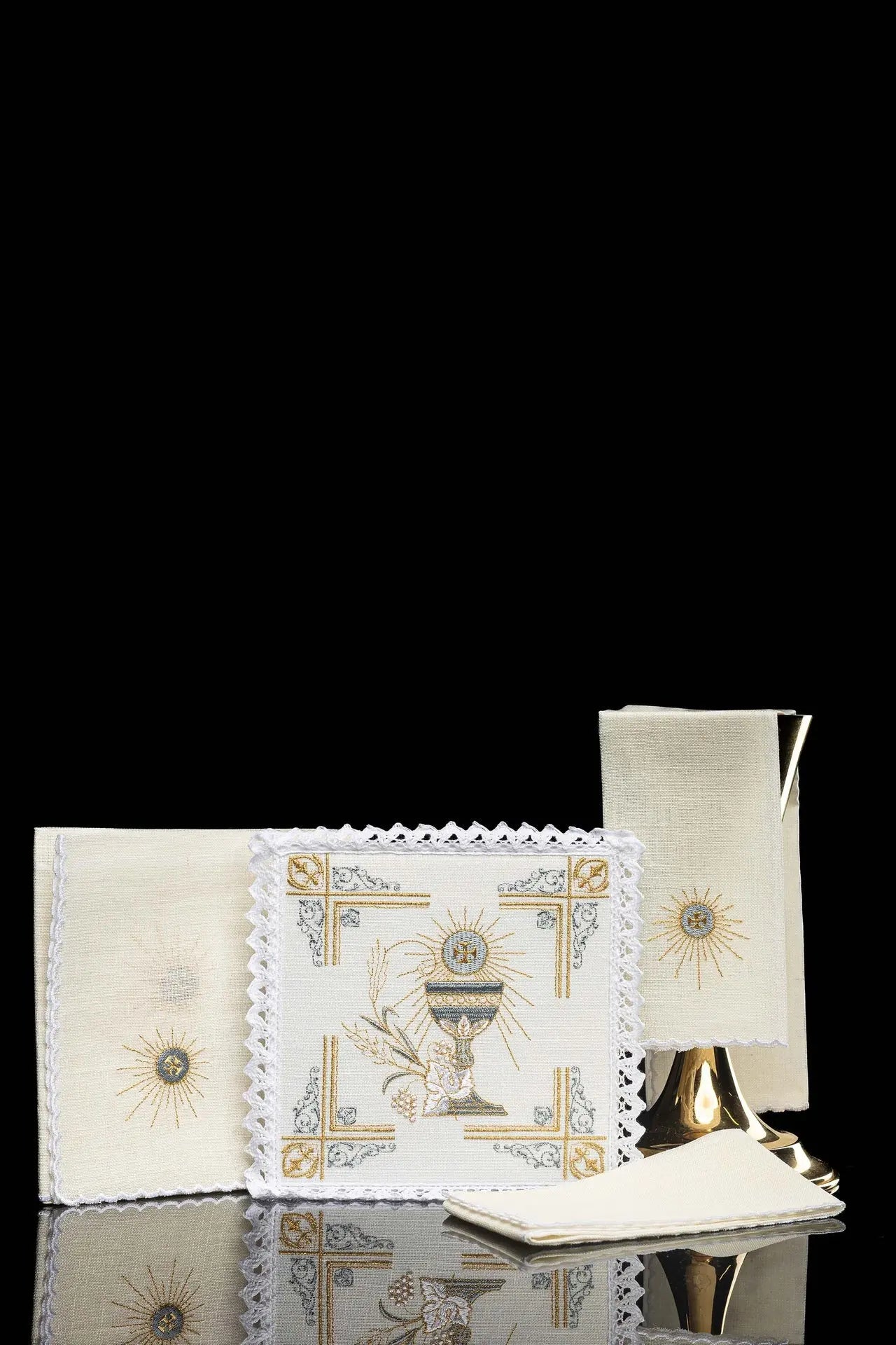 Linen embroidered cup linen Chalice