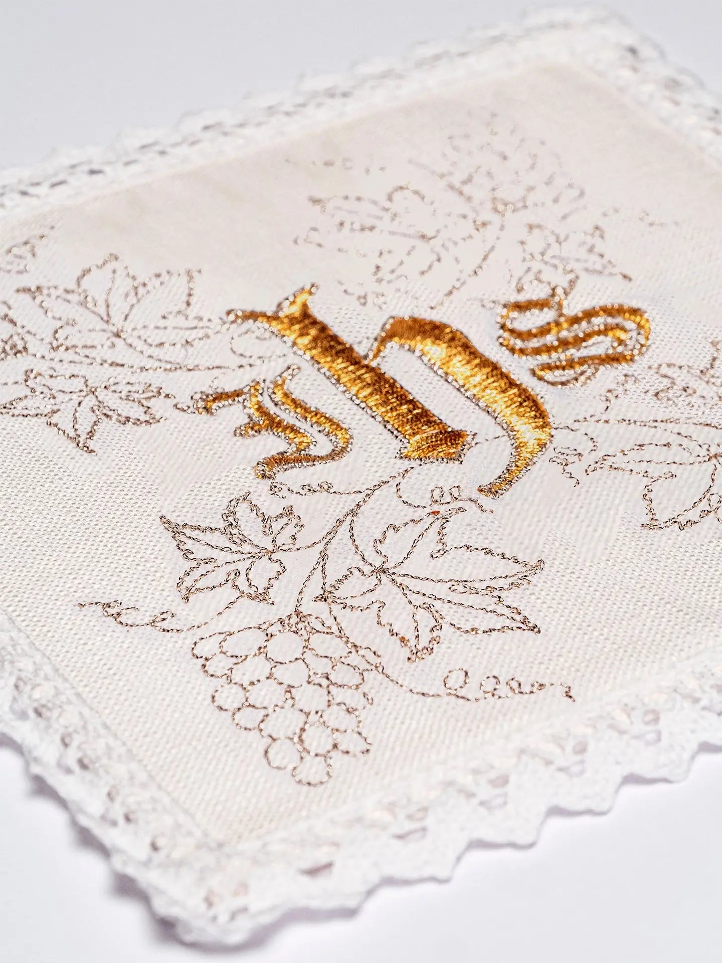 Linen chalice linen embroidered Grape IHS