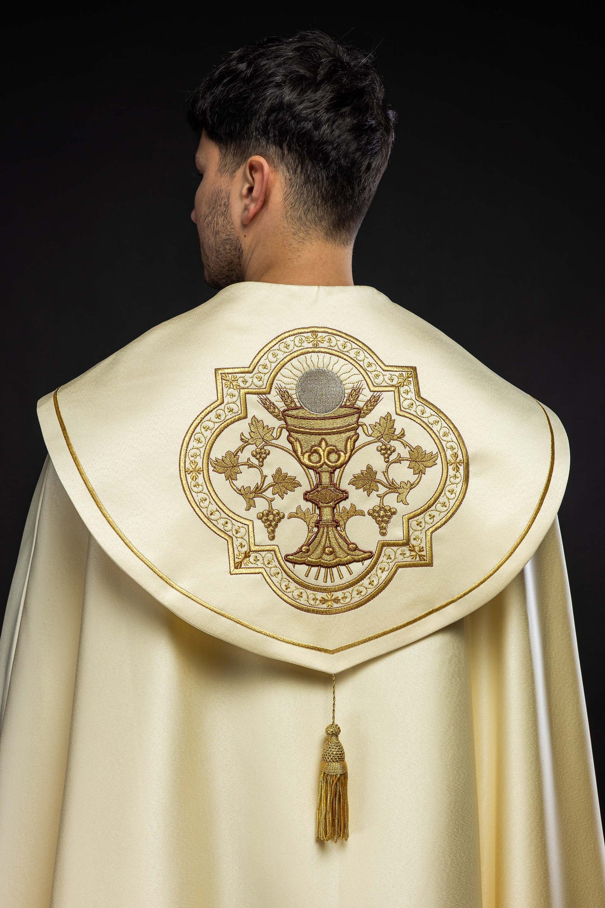 Embroidered liturgical chalice ecru