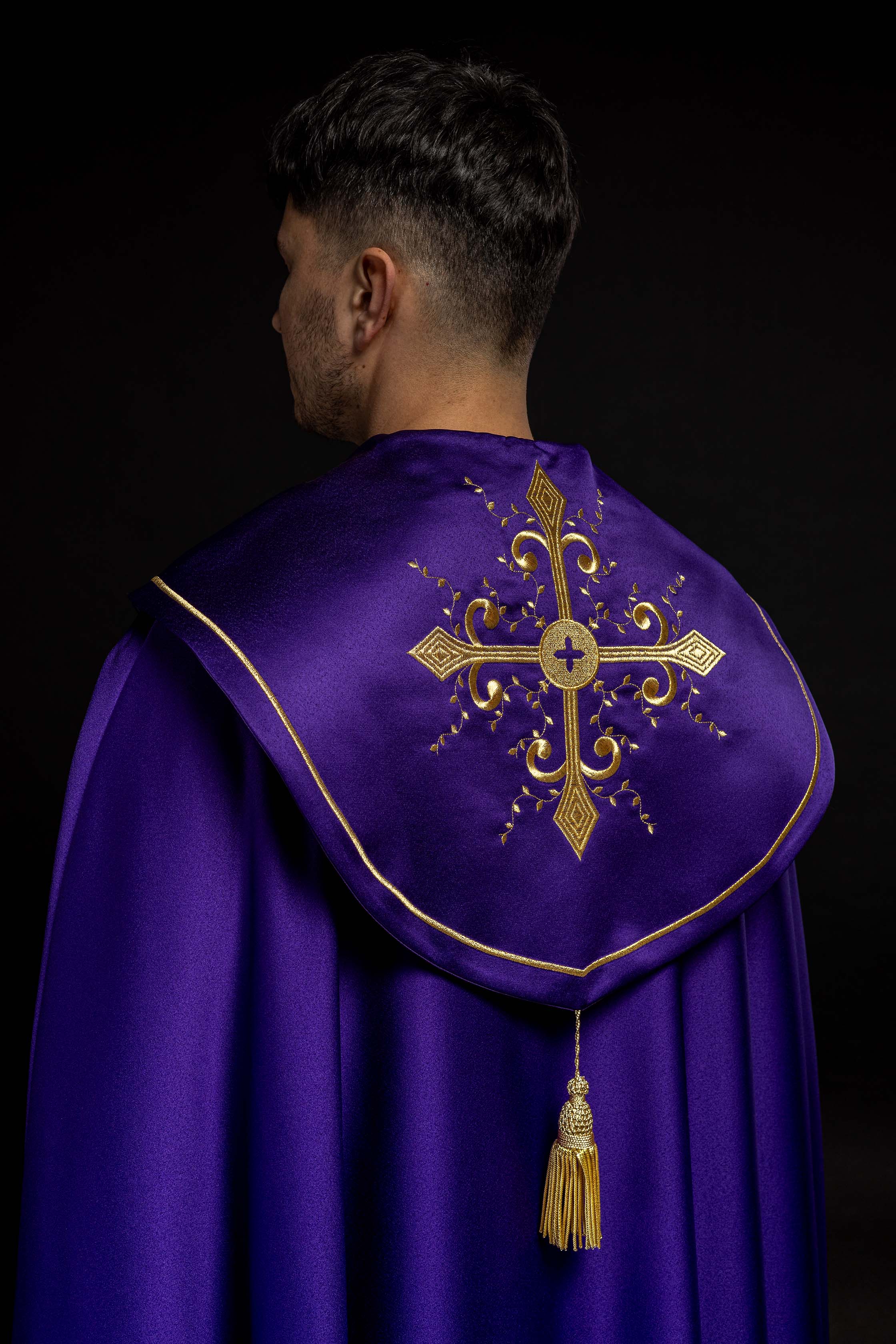 Kapa liturgiczna haftowana fioletowa - ORNATY.PL