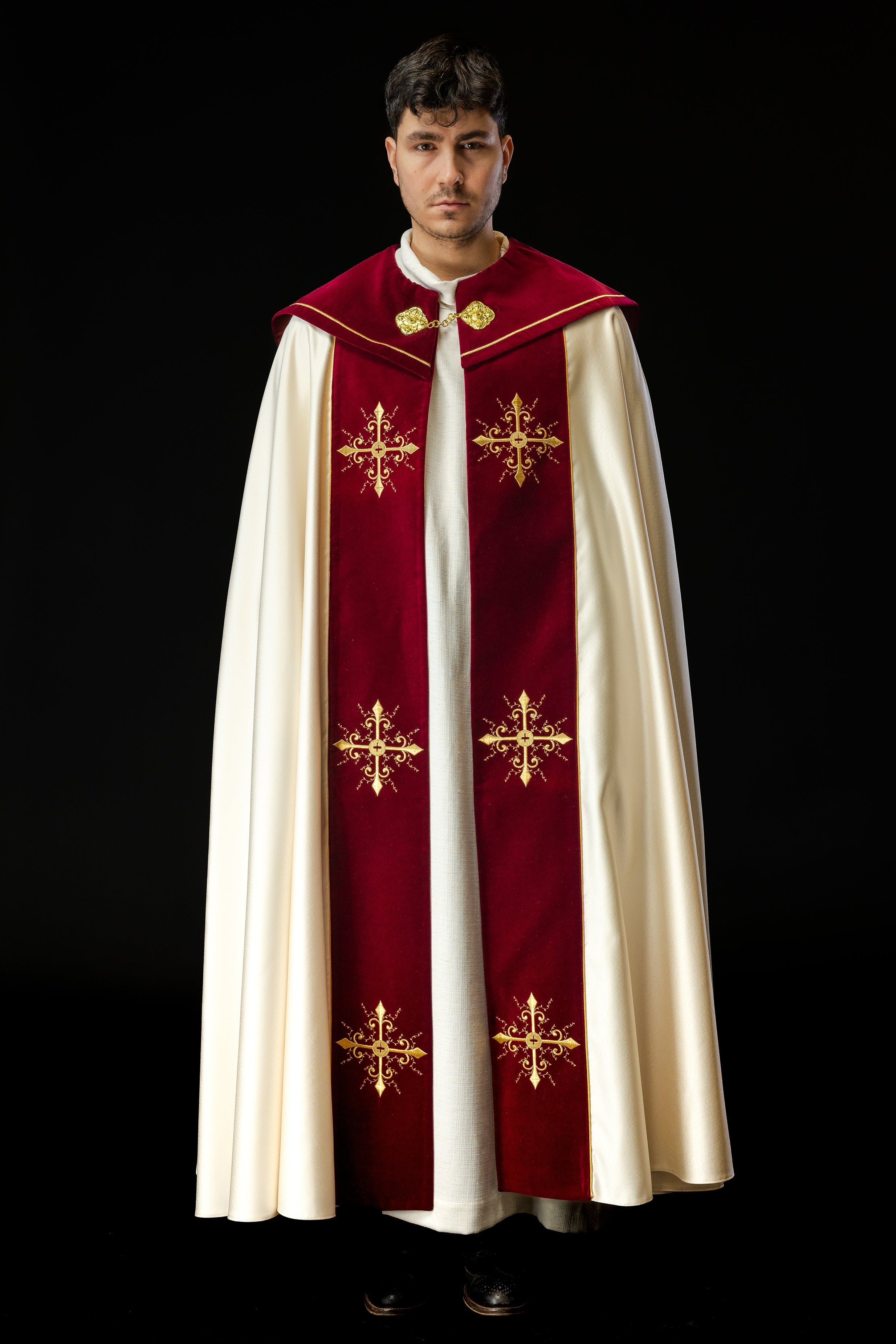 Embroidered liturgical cape with maroon stripe