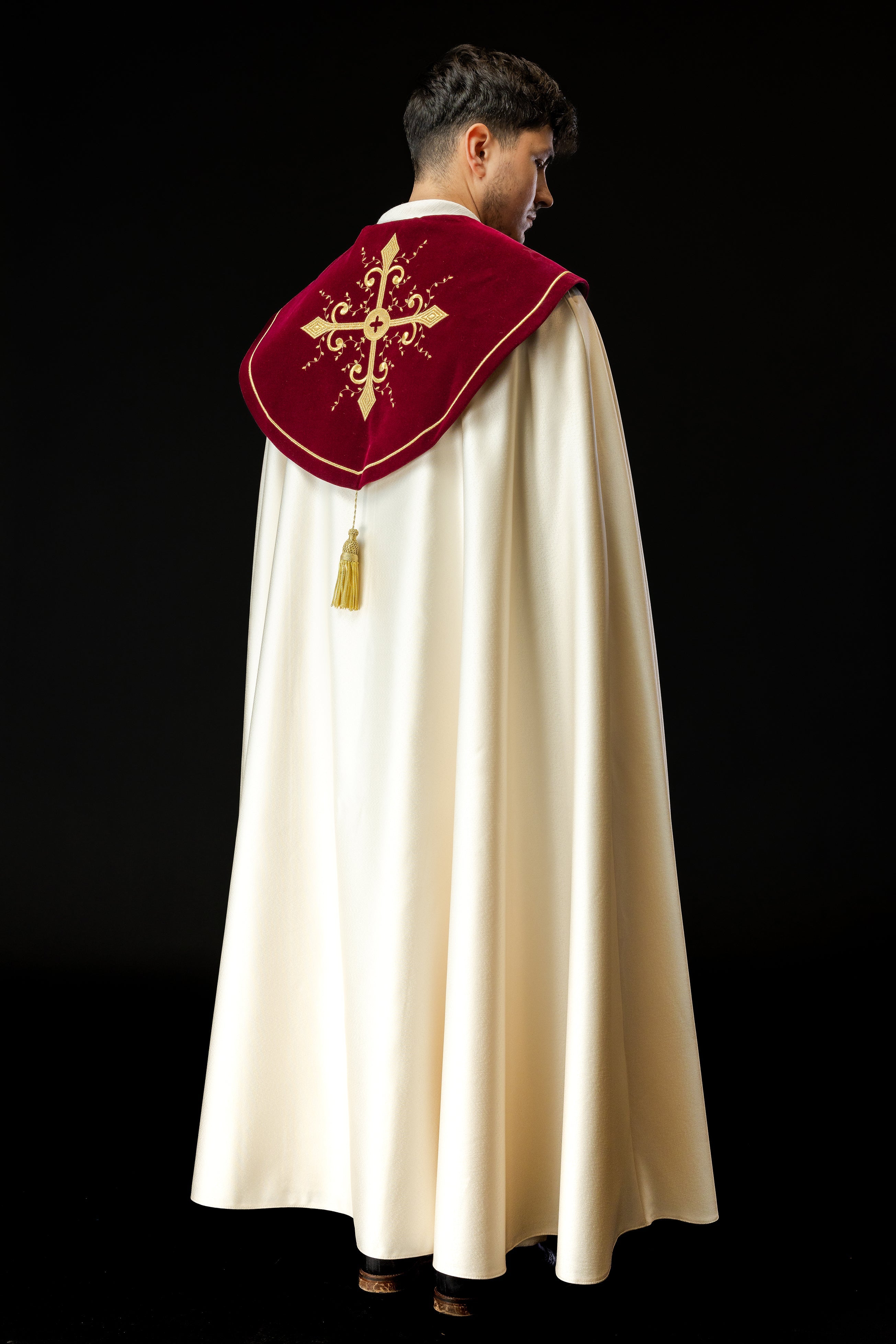 Embroidered liturgical cape with maroon stripe