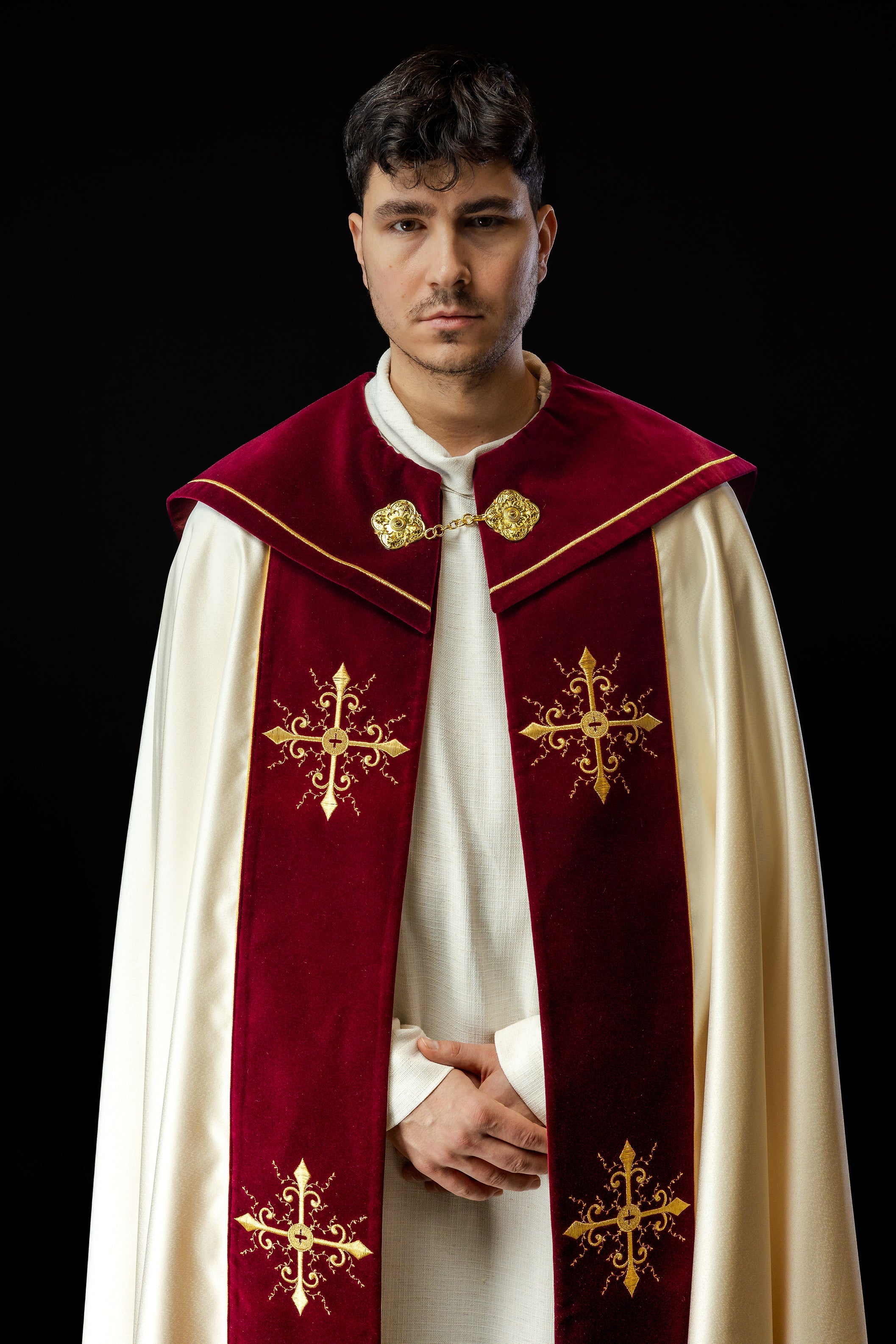 Embroidered liturgical cape with maroon stripe