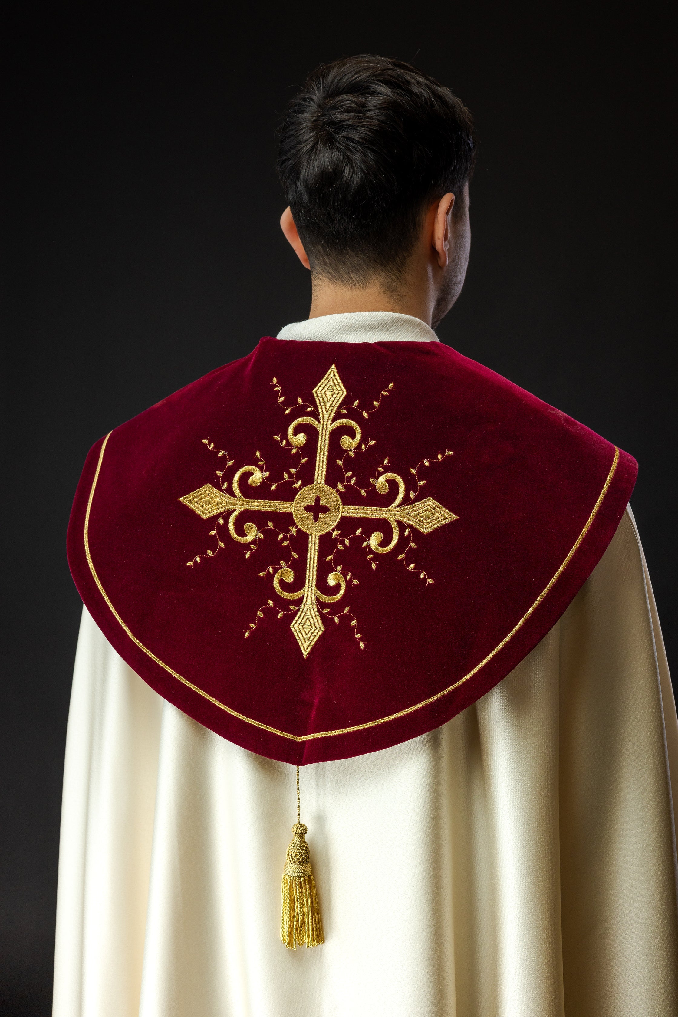 Embroidered liturgical cape with maroon stripe