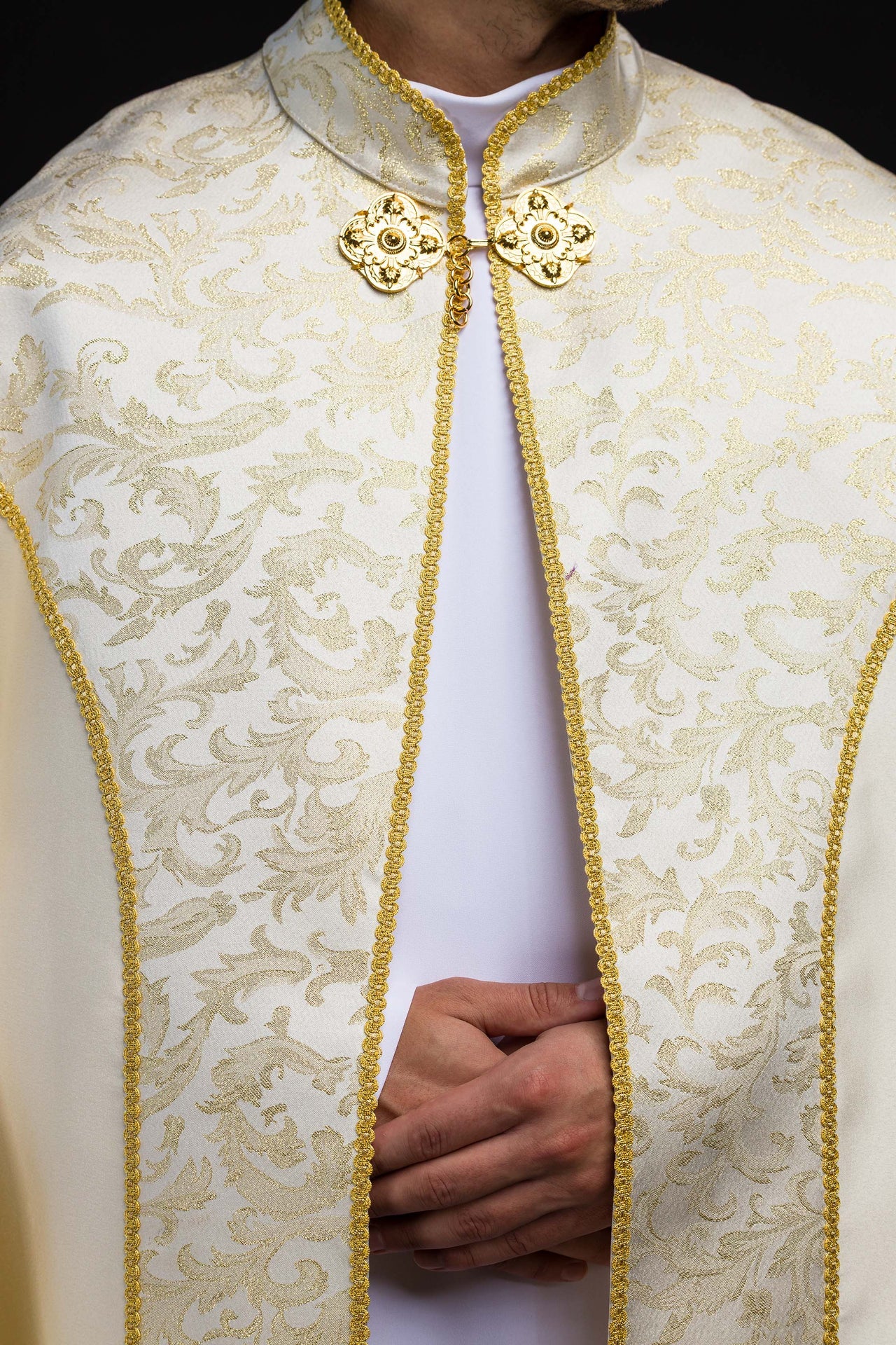 Kapa haftowana ozdobiona tkanina żakardowa ecru - ORNATY.PL