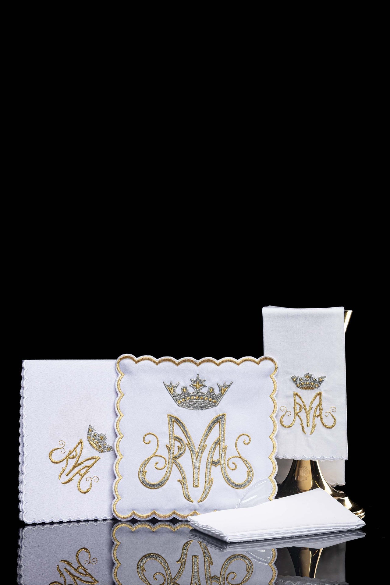 Marian chalice linen