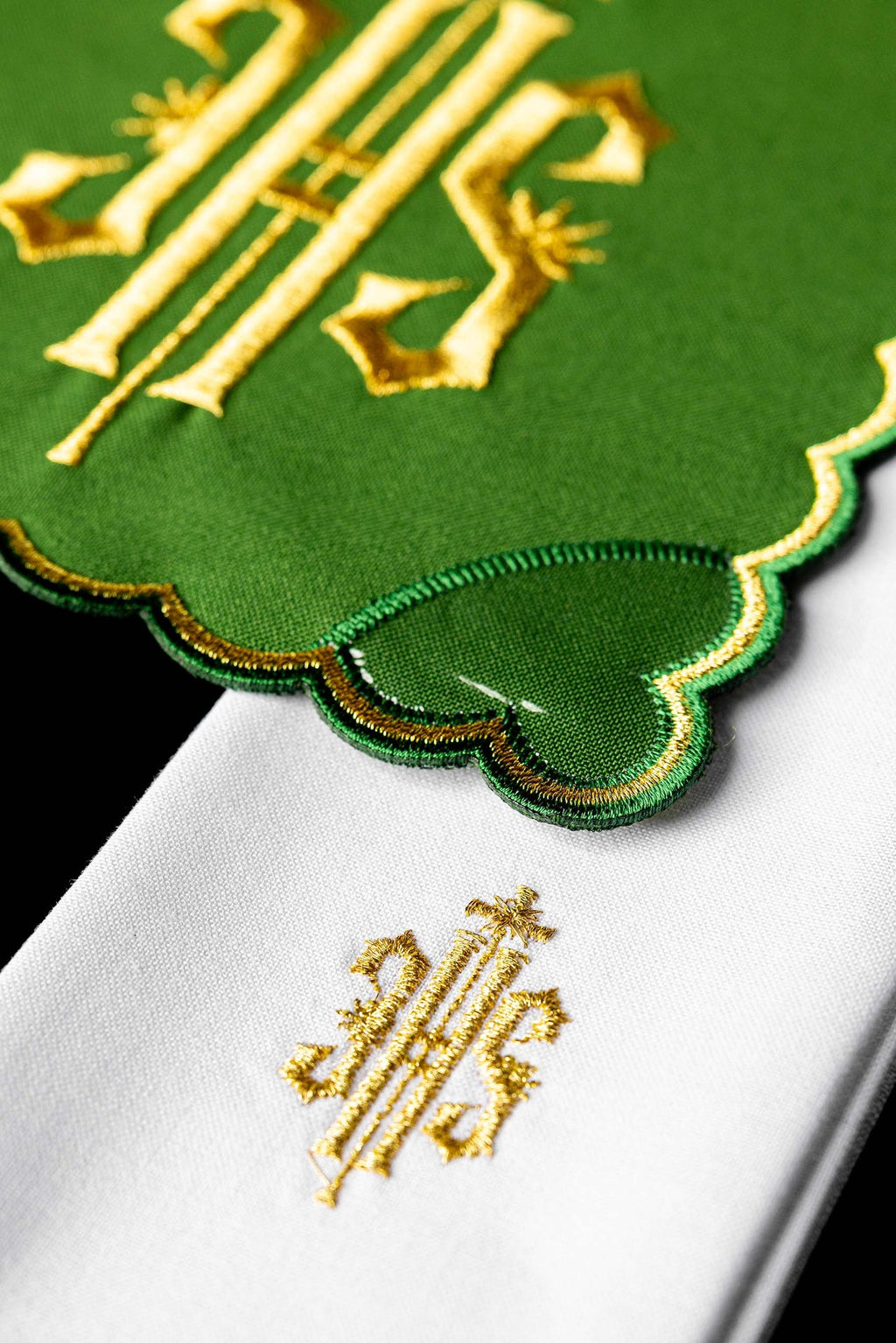 Embroidered Chalice Set Green IHS