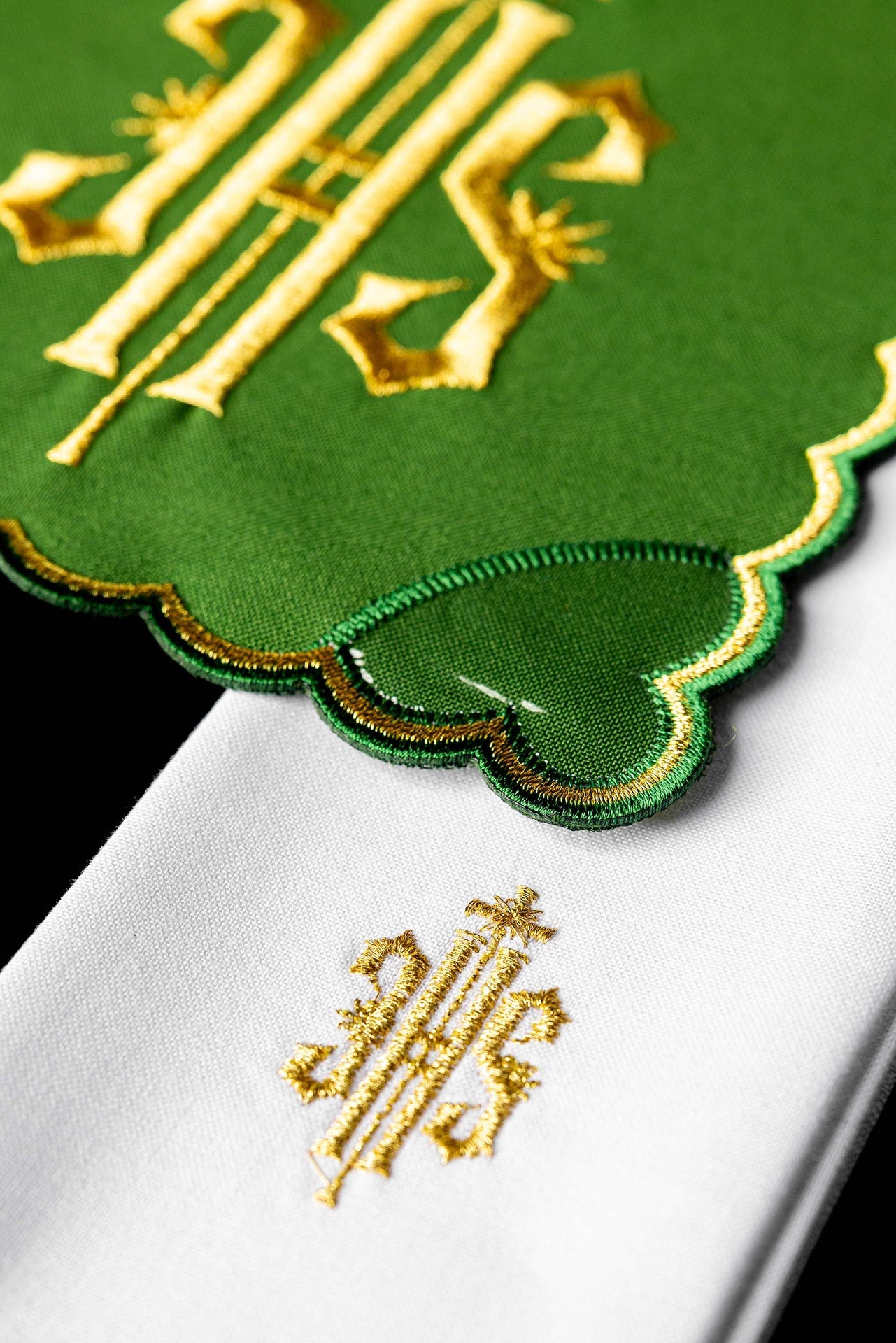 Embroidered Chalice Set Green IHS