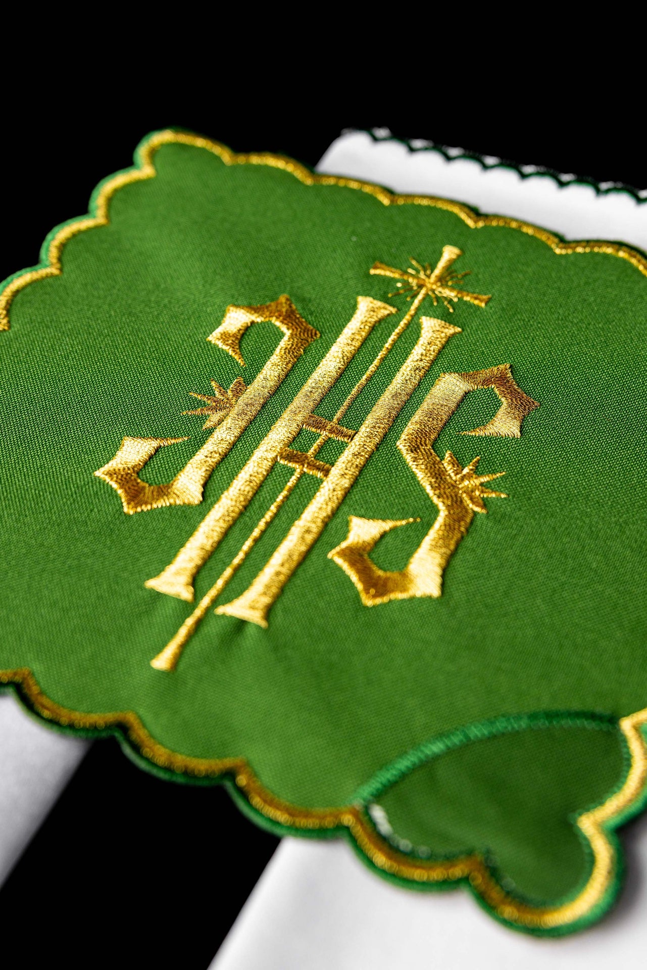 Embroidered Chalice Set Green IHS