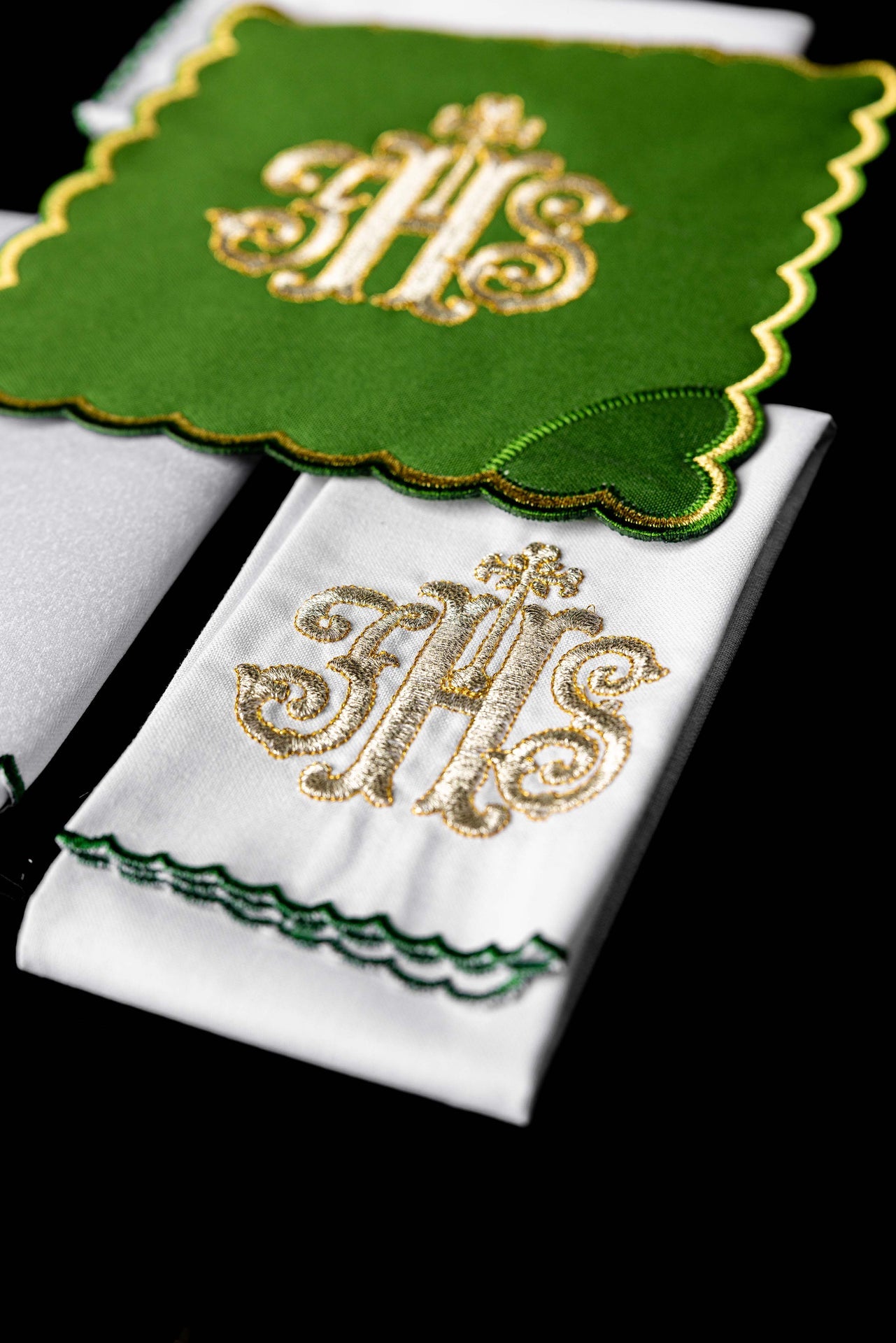 Chalice linen embroidered IHS green palka