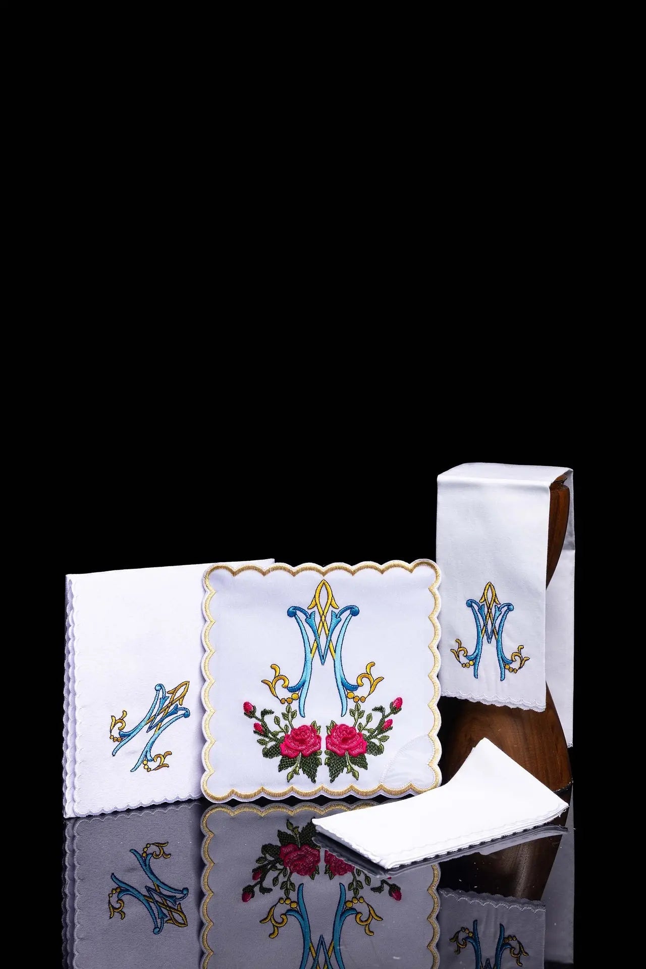 Chalice linen with colourful Marian embroidery