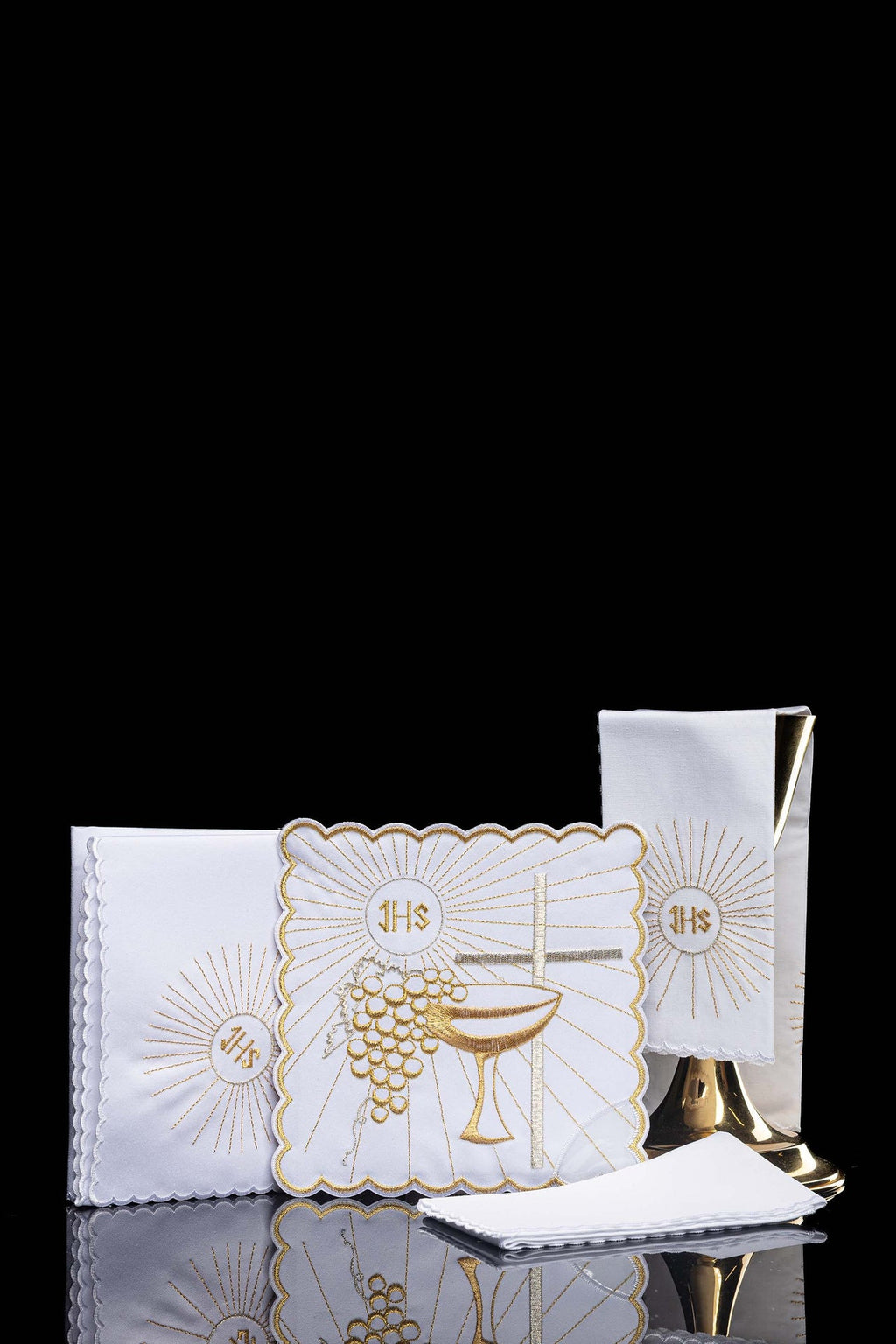Bielizna kielichowa z złotym haftem kielicha i krzyżem - ORNATY.PL